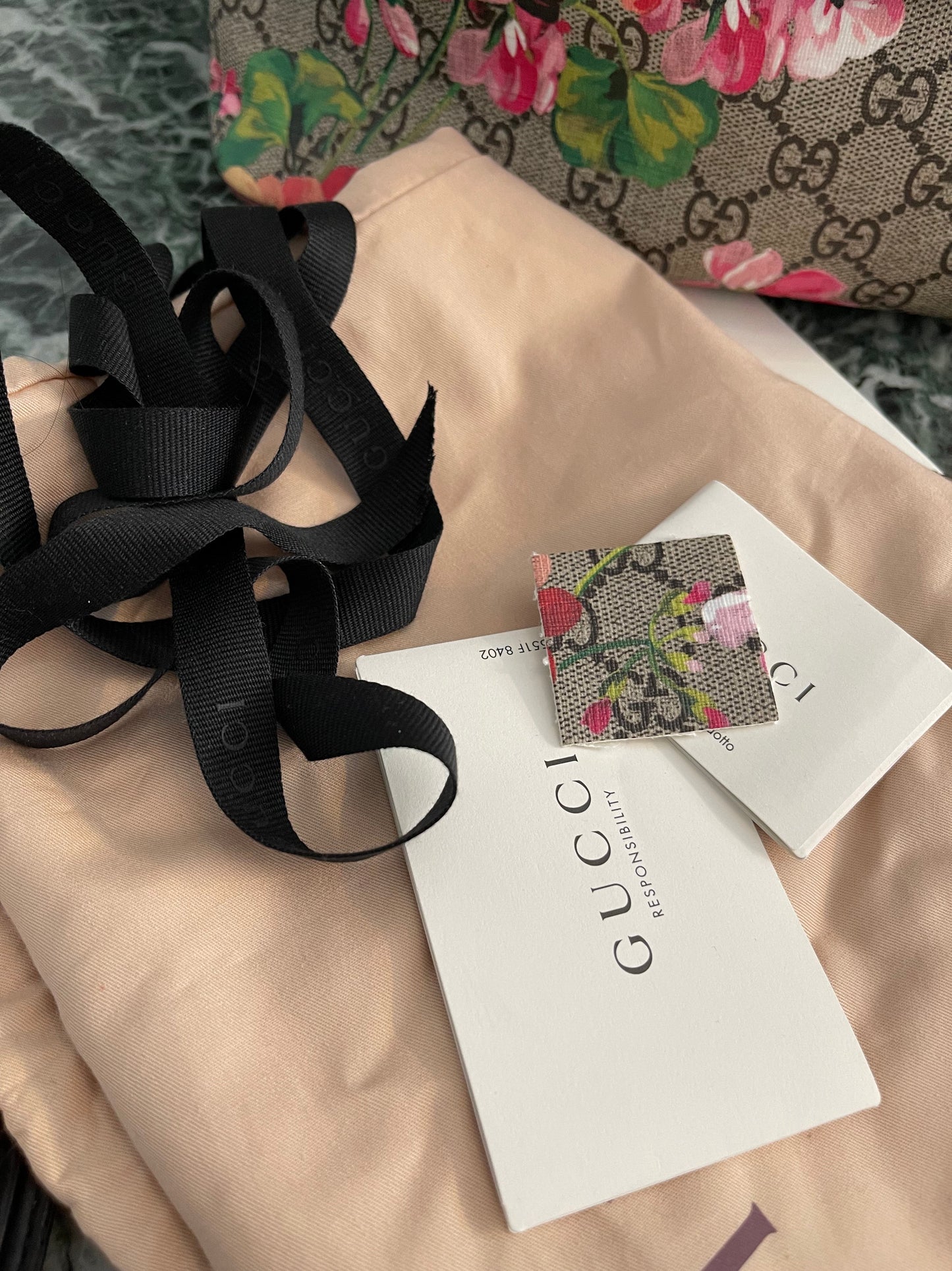 Gucci GG Supreme Blooms Satchel Bag