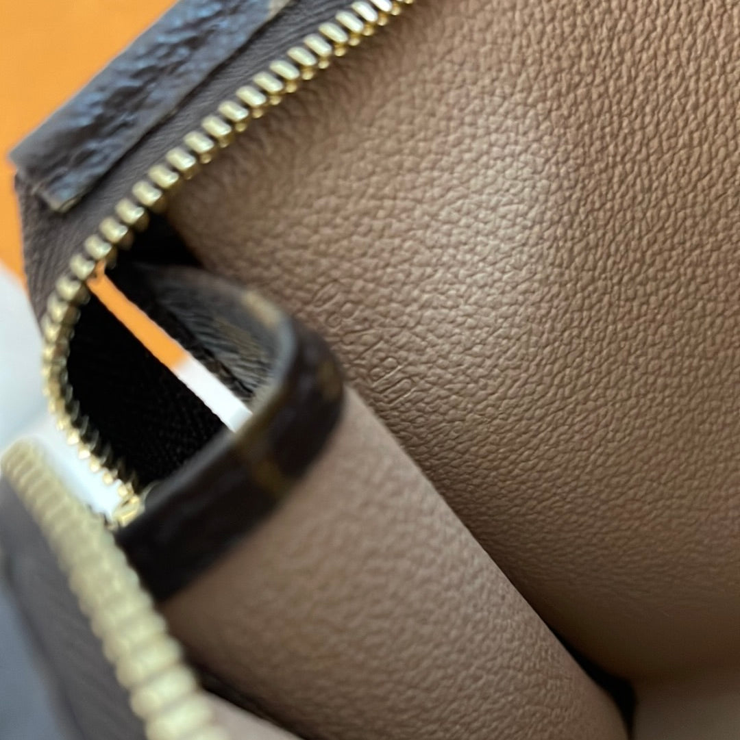 Louis Vuitton Toiletry 19 Monogram Pouch