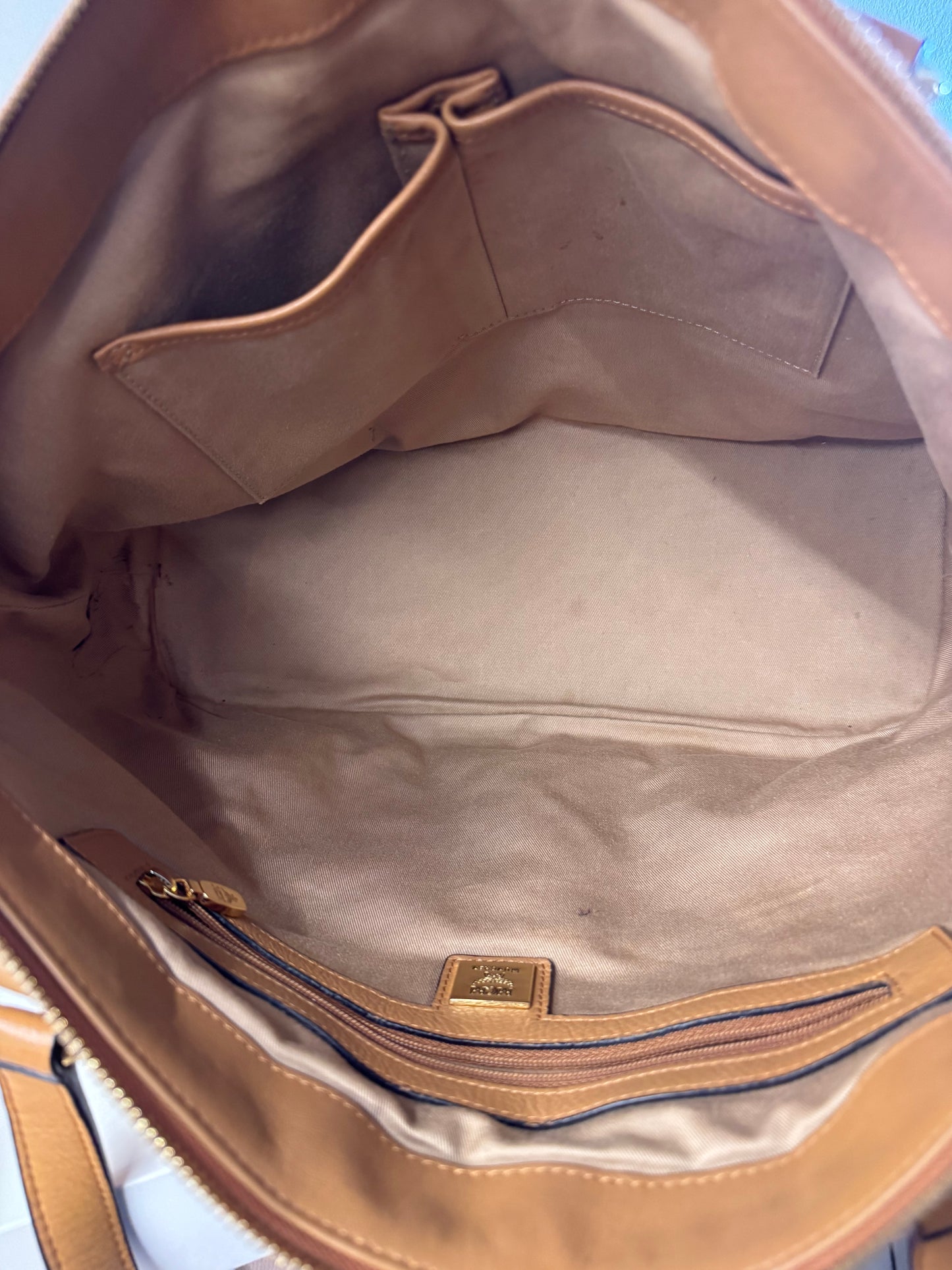 110580361 MCM shoulder bag visetos cognac zip tote with adjustable strap ( L8231 / MWP0AVI18CO001 10011308)