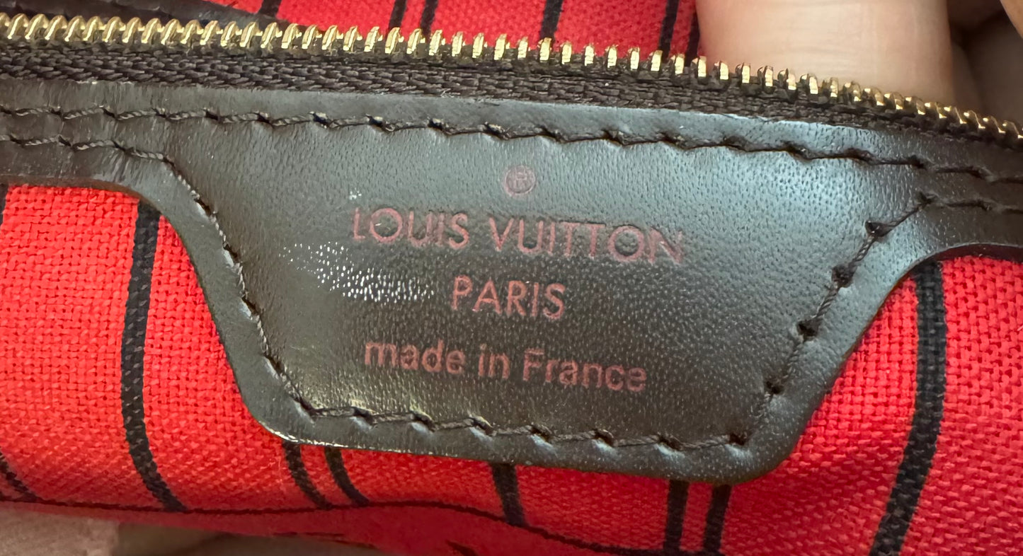 2205710-143175
Louis Vuitton Neverfull PM  Damier Ebene With Clutch Made in France (AR0127, AR3146)