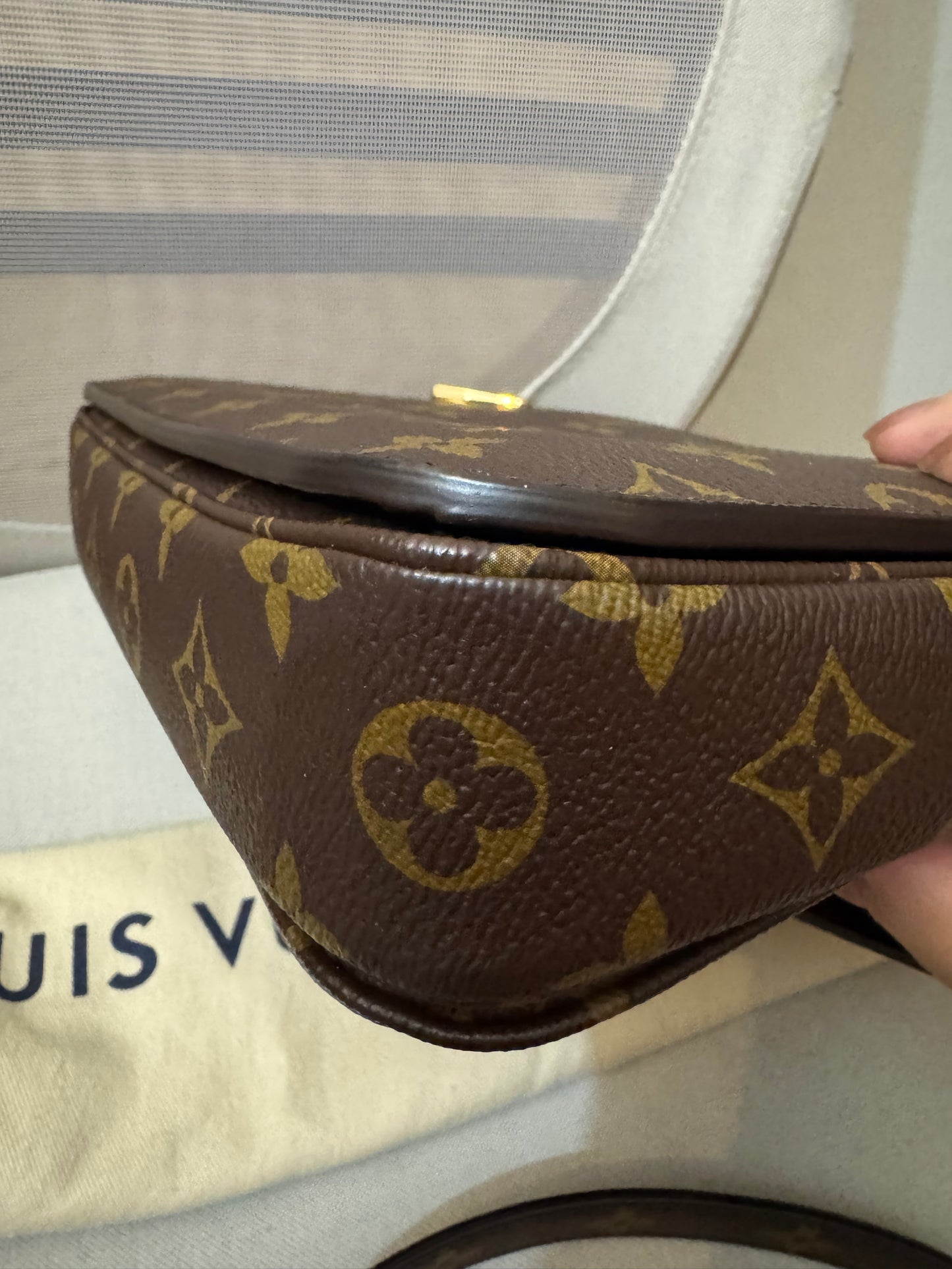 2205710-143054 Louis Vuitton Pochette Metis Monogram Bag ( FO4220)Made in Italy Comes with box , dustbag and the certificate