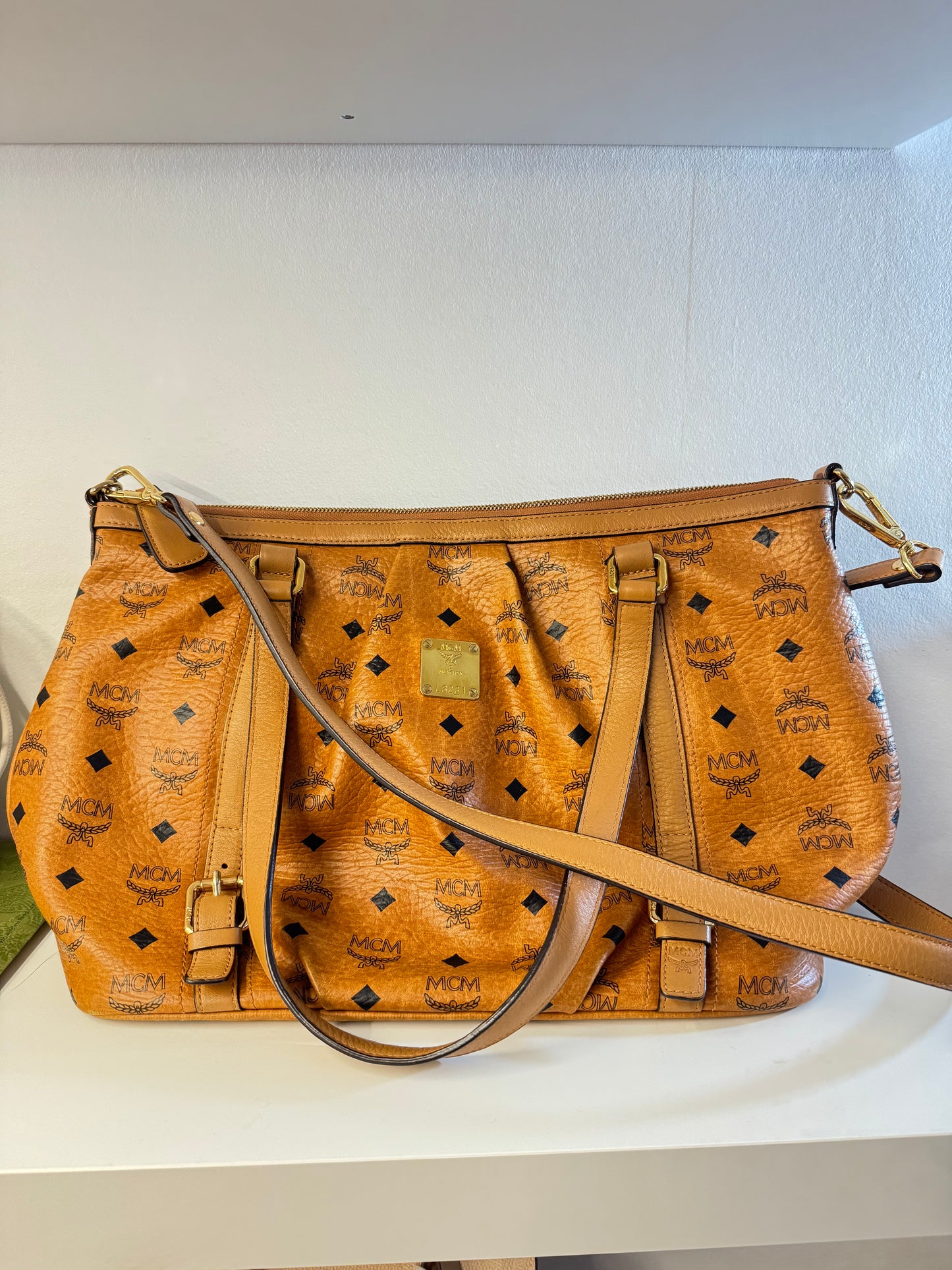 110580361 MCM shoulder bag visetos cognac zip tote with adjustable strap ( L8231 / MWP0AVI18CO001 10011308)