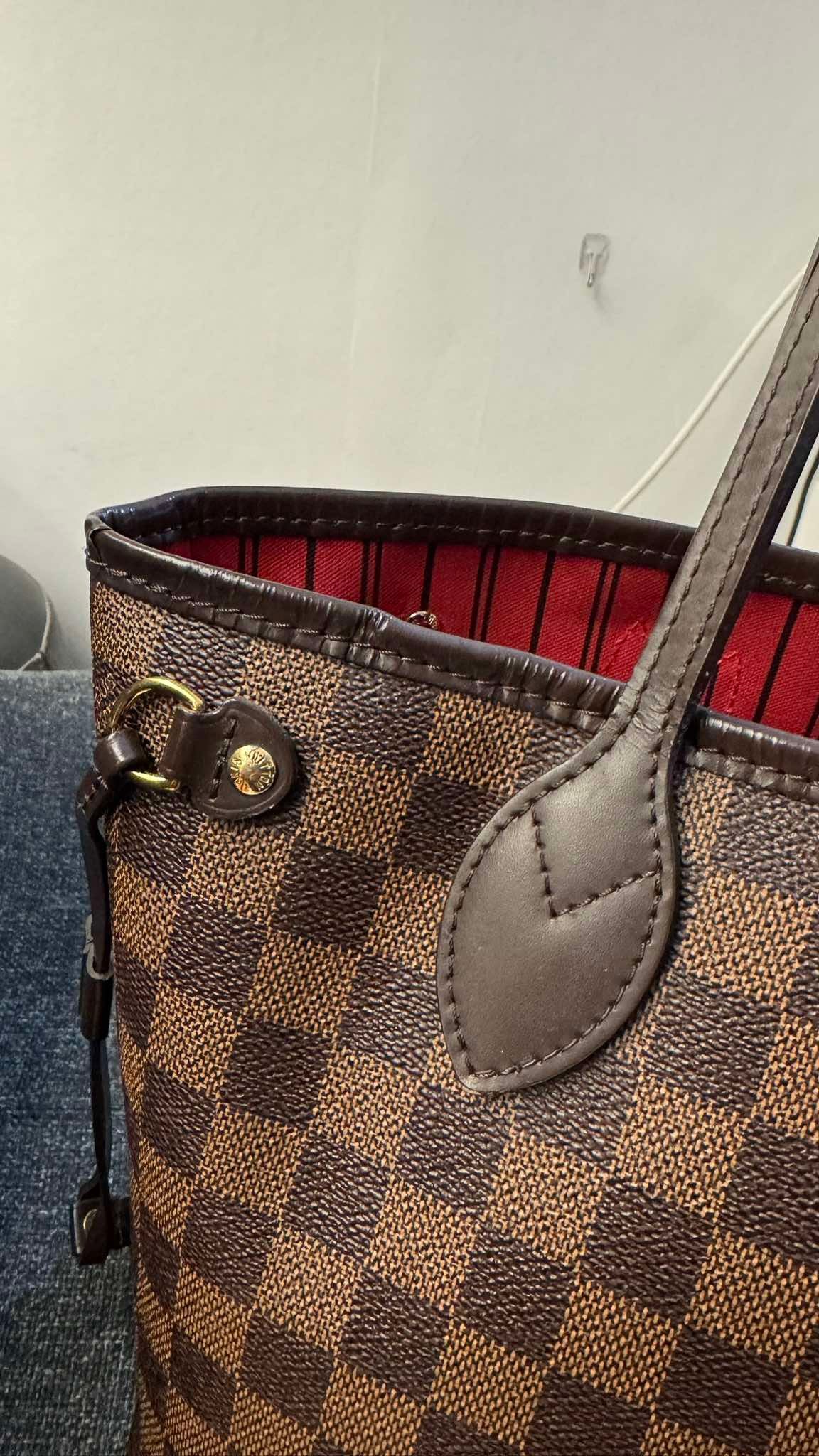 2205710-143175
Louis Vuitton Neverfull PM  Damier Ebene With Clutch Made in France (AR0127, AR3146)