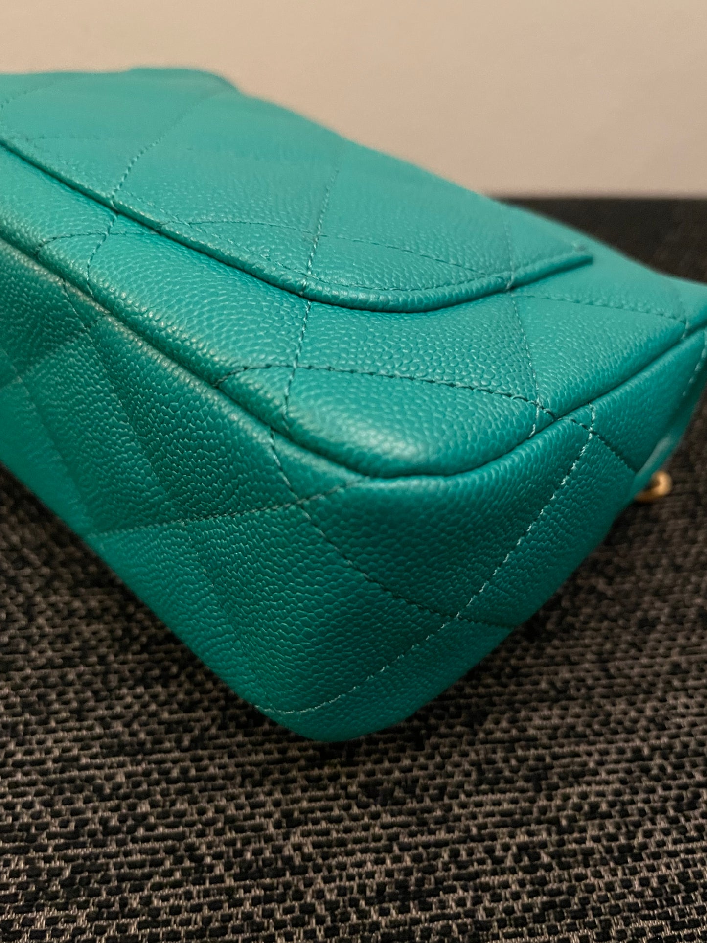 Chanel
Mini Quilted Grren Caviar Sweetheart Gold Hardware Flap Crossbody Bag