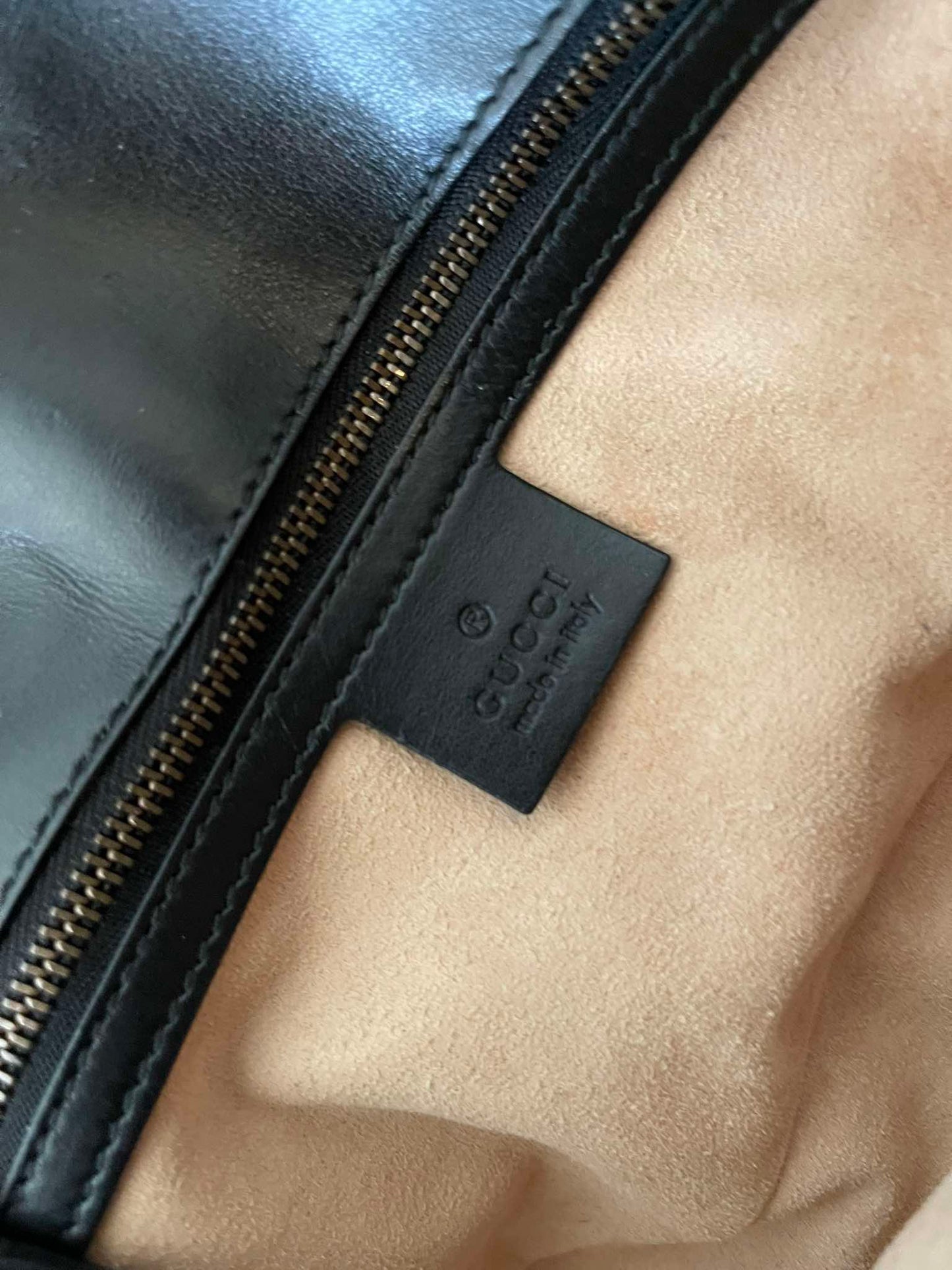 2205710-143080 Gucci Marmont Medium Black Leather Gold Hardware (443497 520981) G02918812 Made in Italy