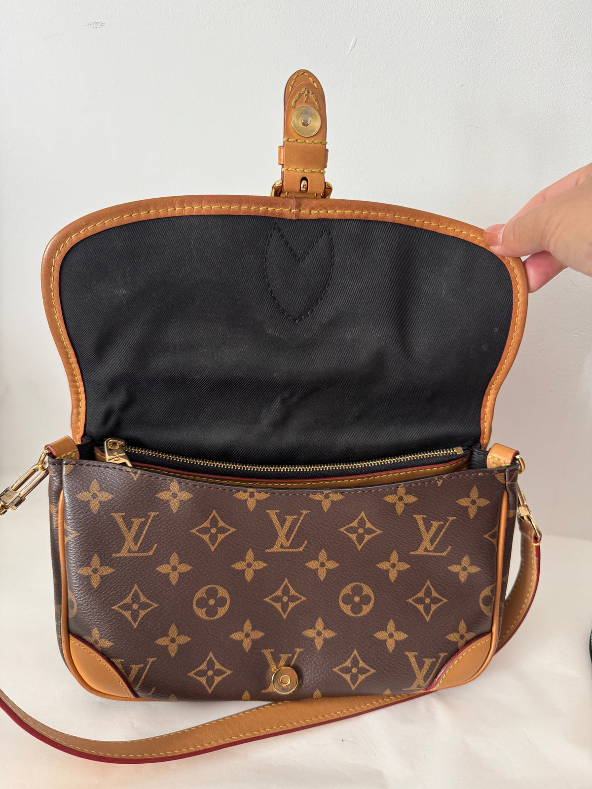 2205710-1432158 Louis Vuitton Diane Satchel Monogram Black