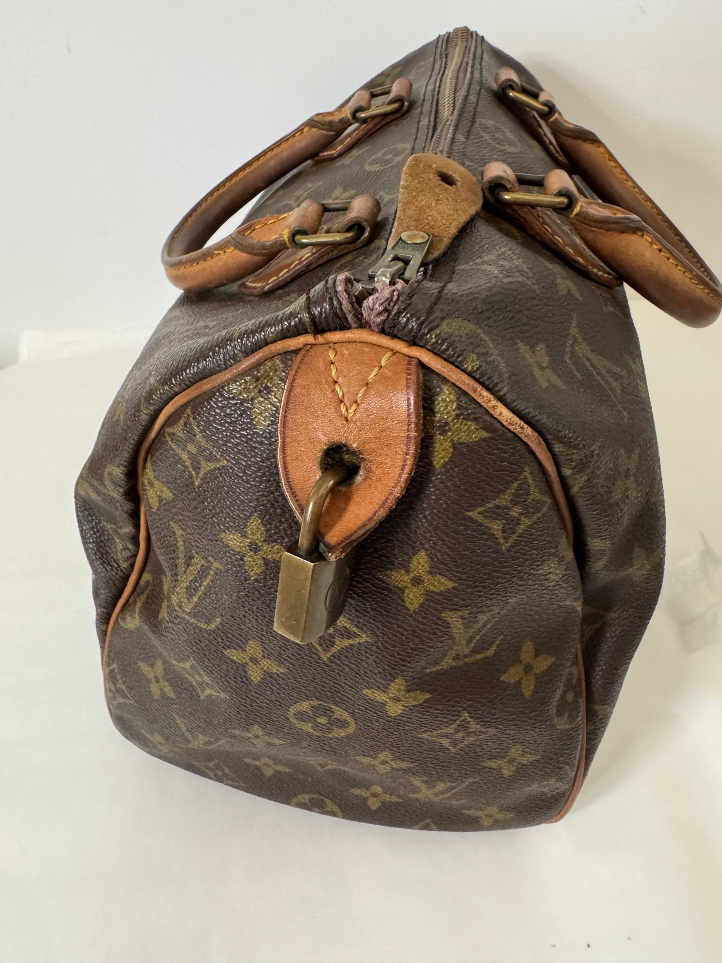PA4896 Louis vuitton speedy 30 monogram bag Datecode : Unreadable
