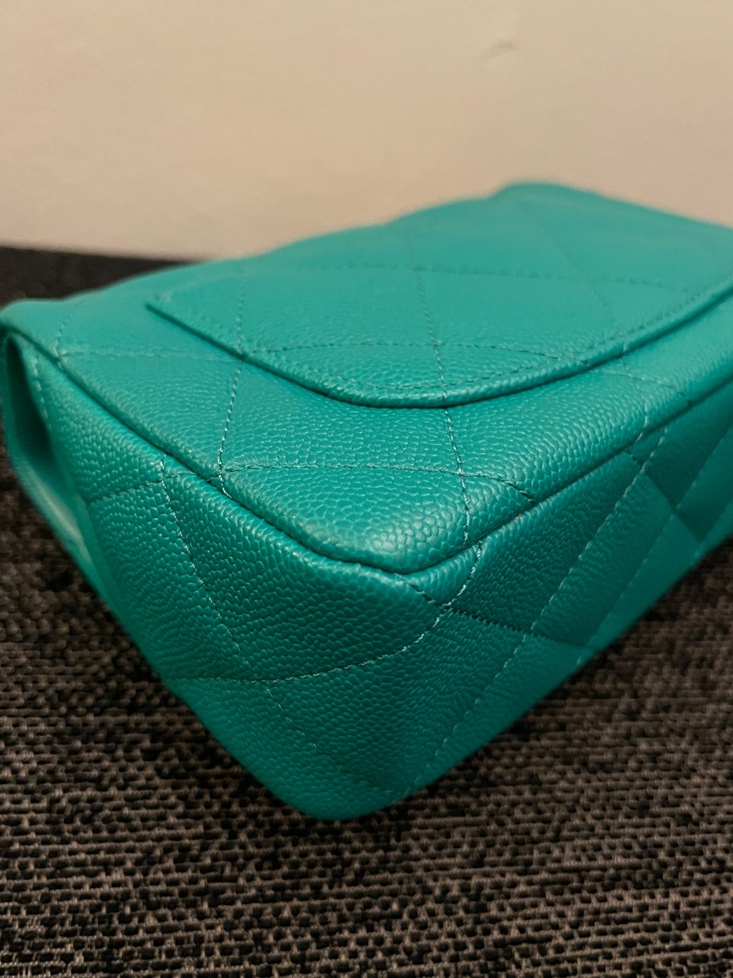 Chanel
Mini Quilted Grren Caviar Sweetheart Gold Hardware Flap Crossbody Bag