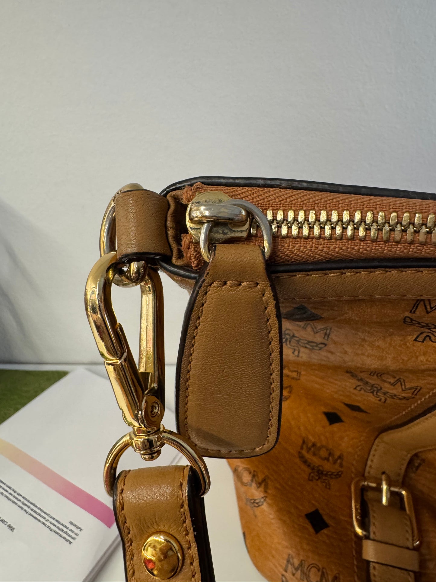 110580361 MCM shoulder bag visetos cognac zip tote with adjustable strap ( L8231 / MWP0AVI18CO001 10011308)