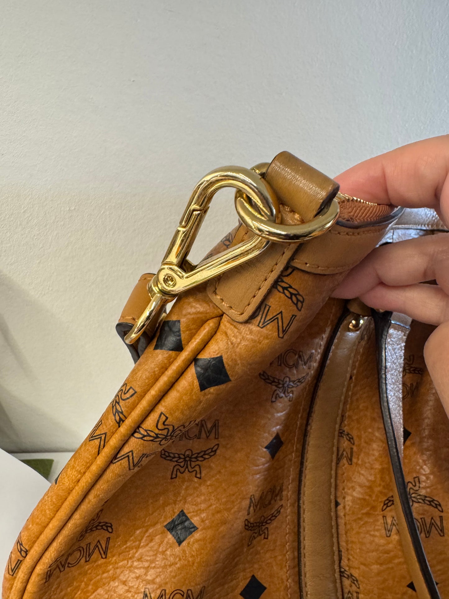 110580361 MCM shoulder bag visetos cognac zip tote with adjustable strap ( L8231 / MWP0AVI18CO001 10011308)