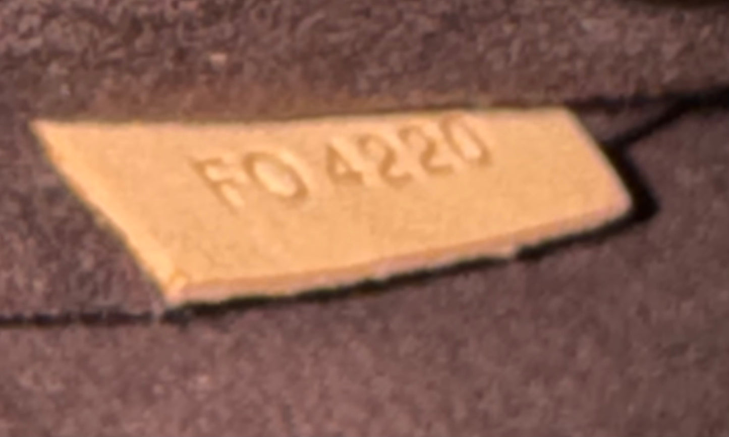 2205710-143054 Louis Vuitton Pochette Metis Monogram Bag ( FO4220)Made in Italy Comes with box , dustbag and the certificate