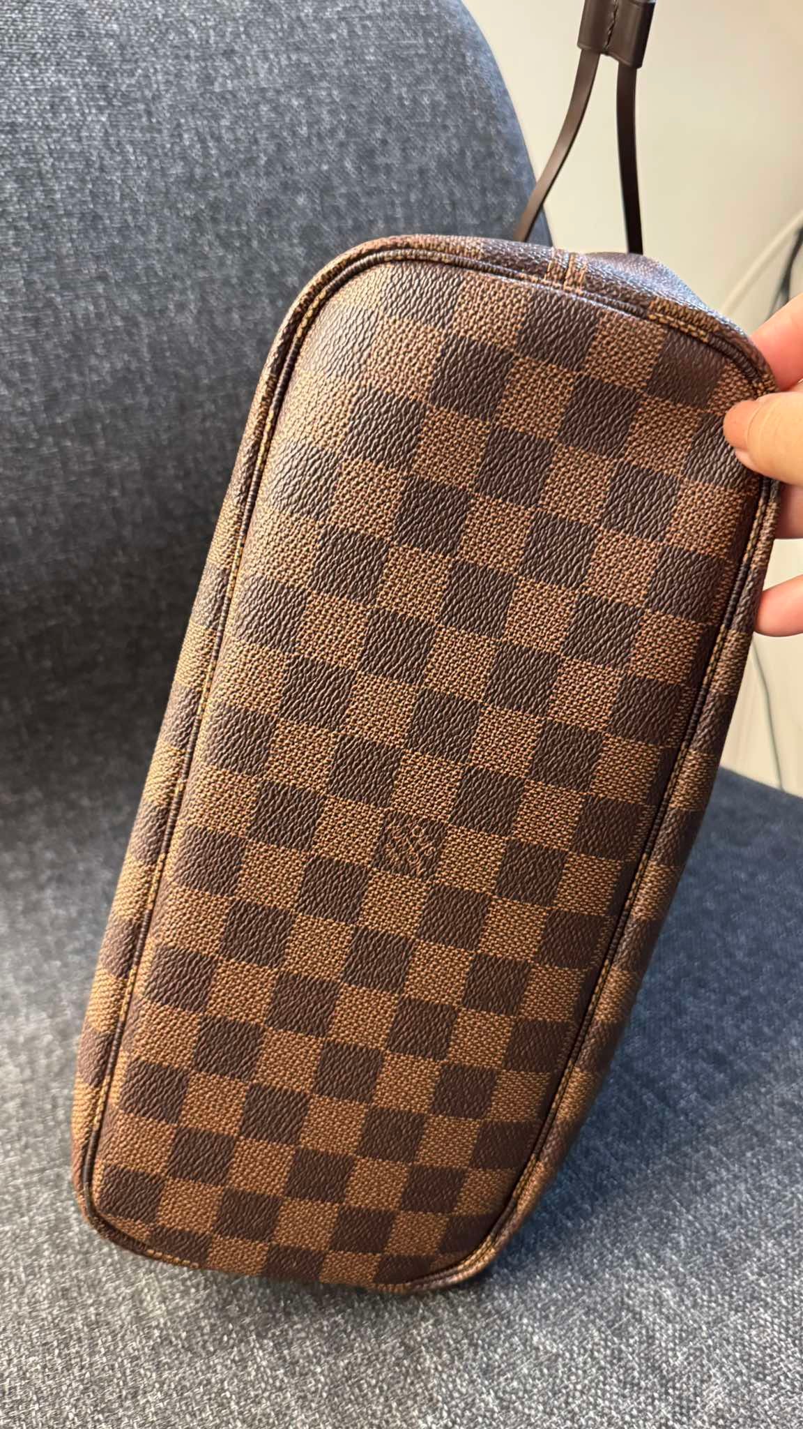 2205710-143175
Louis Vuitton Neverfull PM  Damier Ebene With Clutch Made in France (AR0127, AR3146)