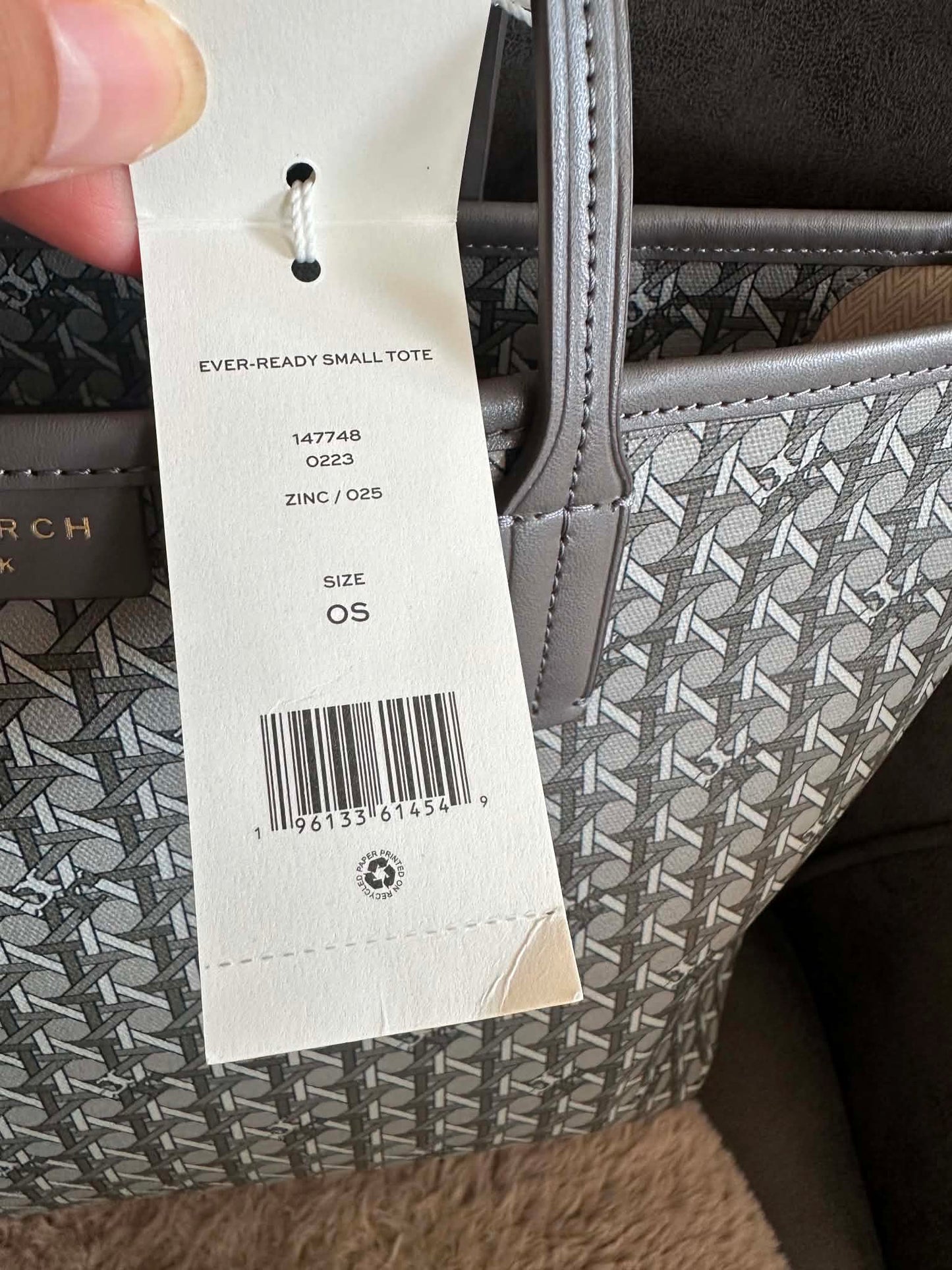 2205710-1432124
Tory Burch ever-ready small tote in zinc (10008684-0723)