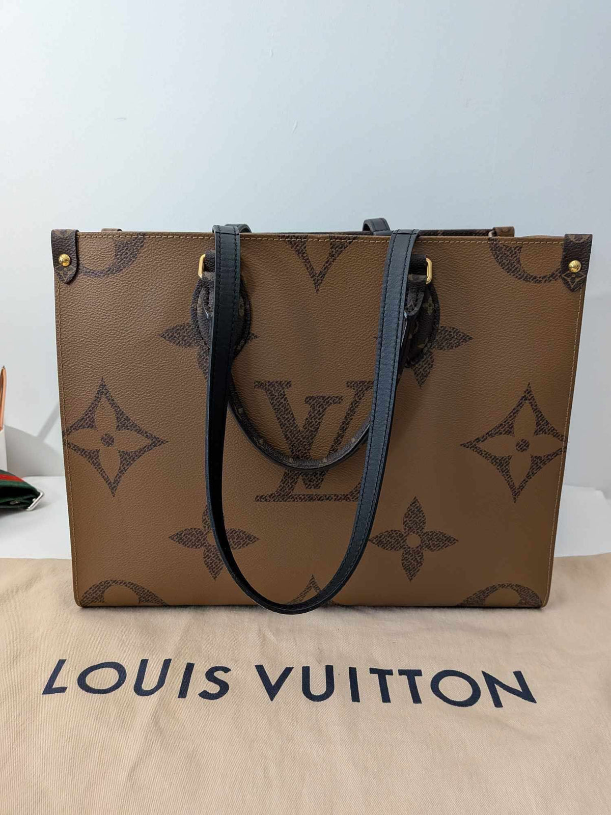 2205710-1432186 Louis Vuitton Onthego MM Monogram Reverse (Microchip)