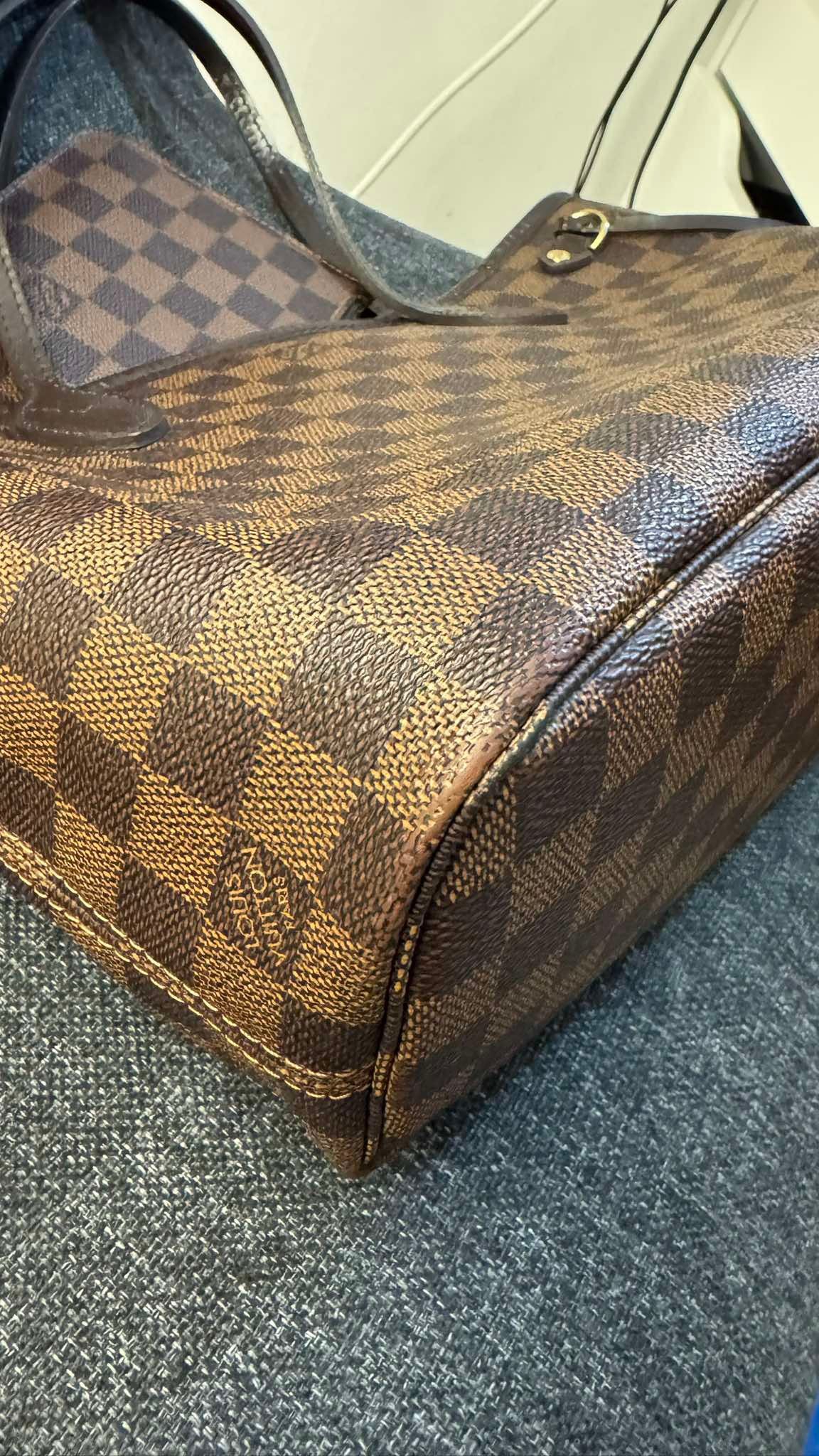 2205710-143175
Louis Vuitton Neverfull PM  Damier Ebene With Clutch Made in France (AR0127, AR3146)