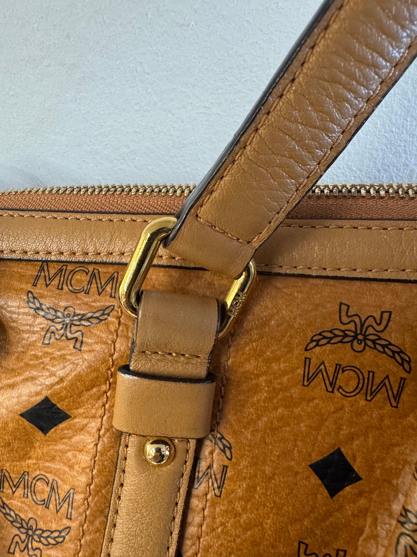 110580361 MCM shoulder bag visetos cognac zip tote with adjustable strap ( L8231 / MWP0AVI18CO001 10011308)