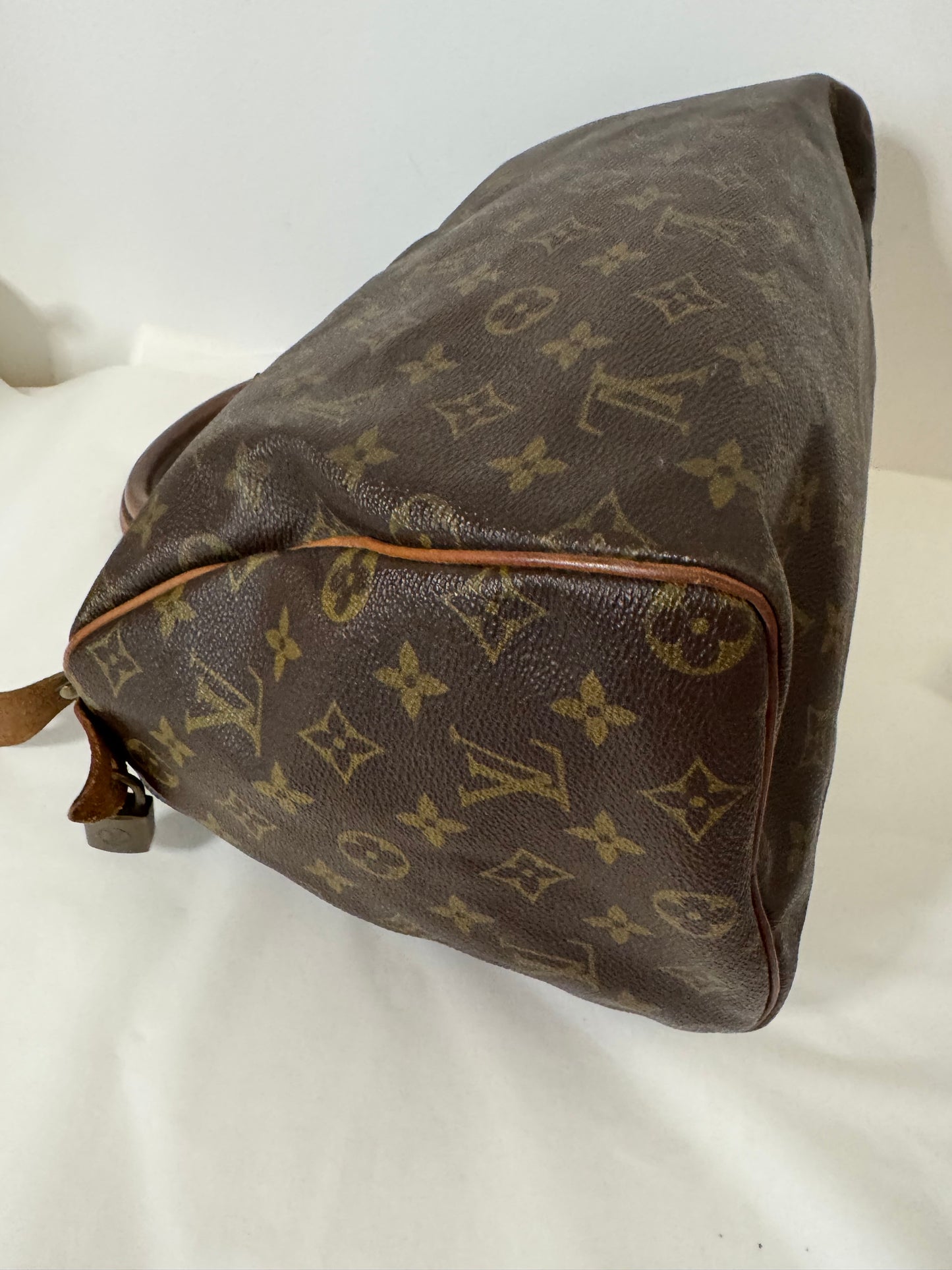 PA4896 Louis vuitton speedy 30 monogram bag Datecode : Unreadable