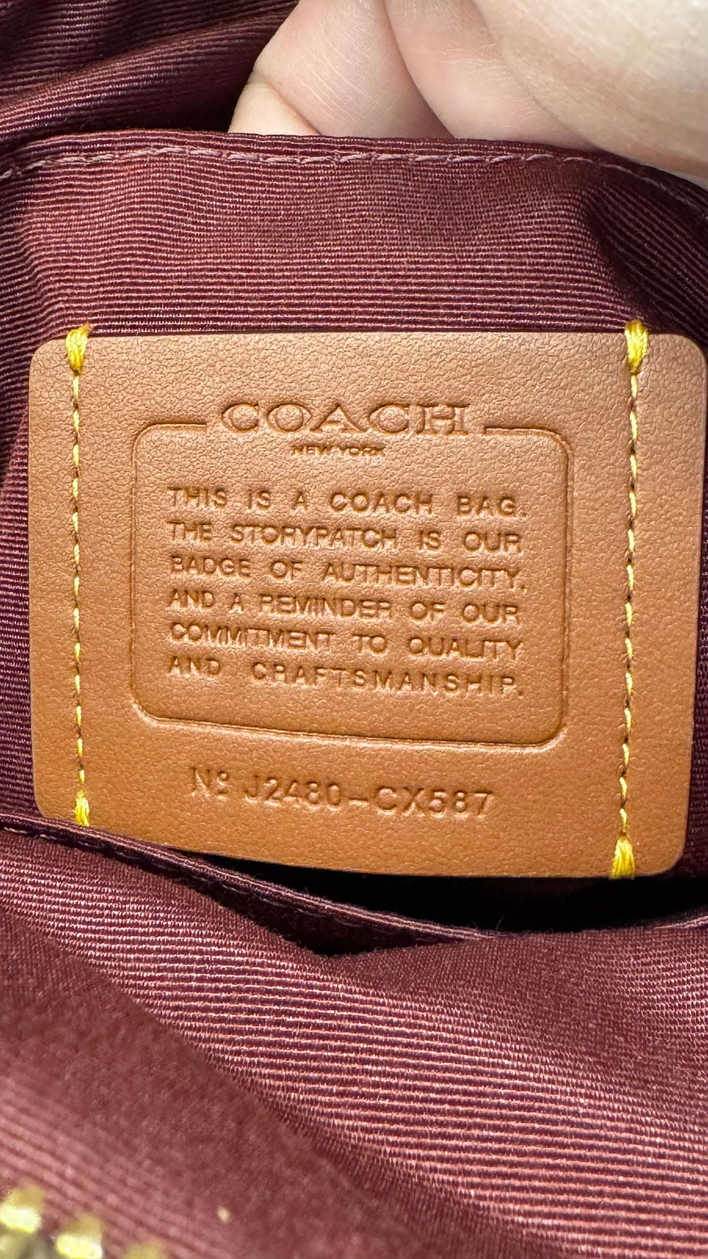 2205710-143141 Coach Fiona CC Signature Tan/ Black Cherry (NoJ2480-CX587)