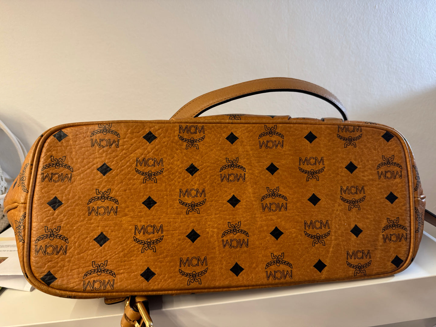 110580361 MCM shoulder bag visetos cognac zip tote with adjustable strap ( L8231 / MWP0AVI18CO001 10011308)