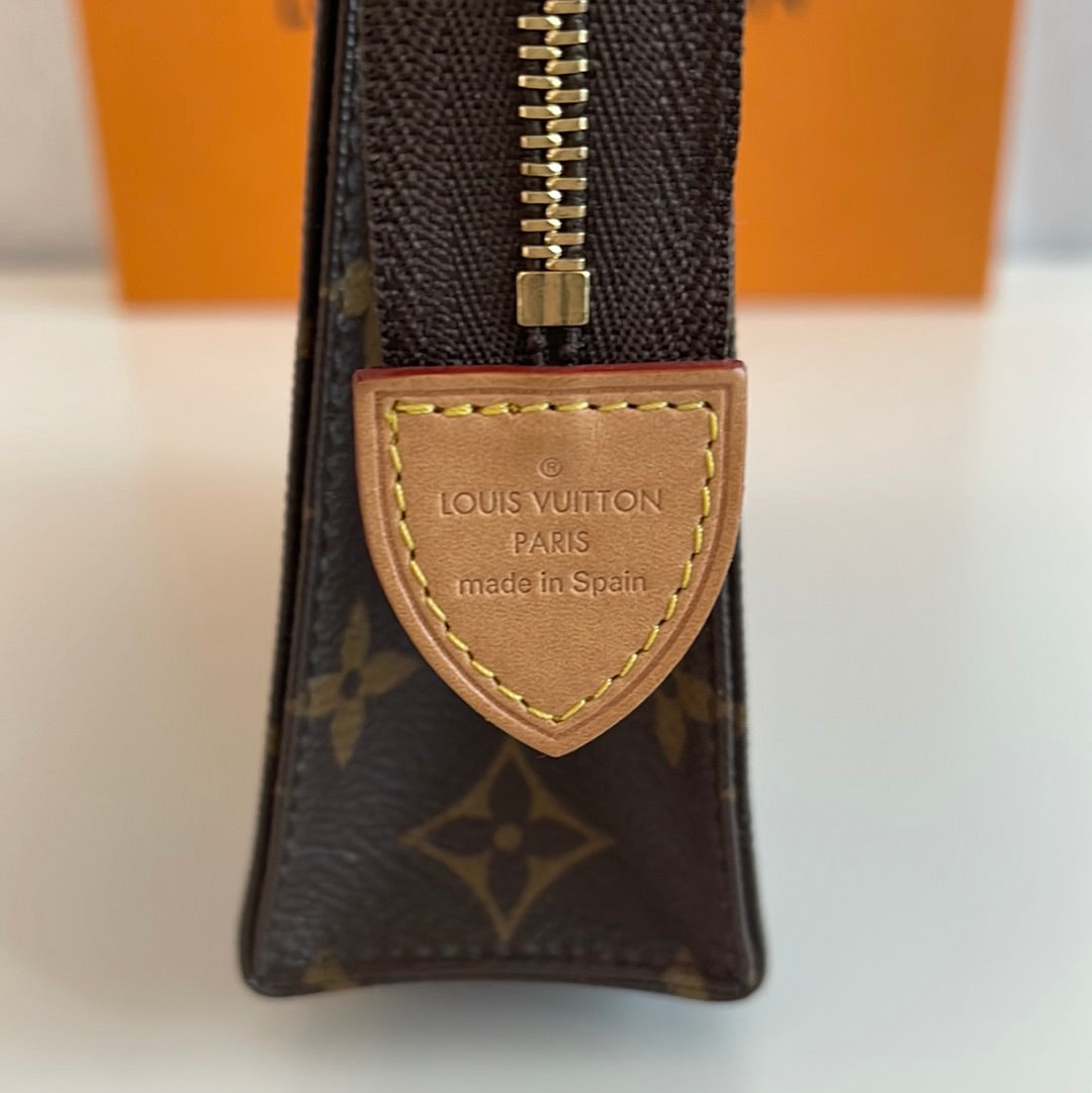 Louis Vuitton Toiletry 19 Monogram Pouch