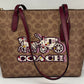 2205710-143141 Coach Fiona CC Signature Tan/ Black Cherry (NoJ2480-CX587)