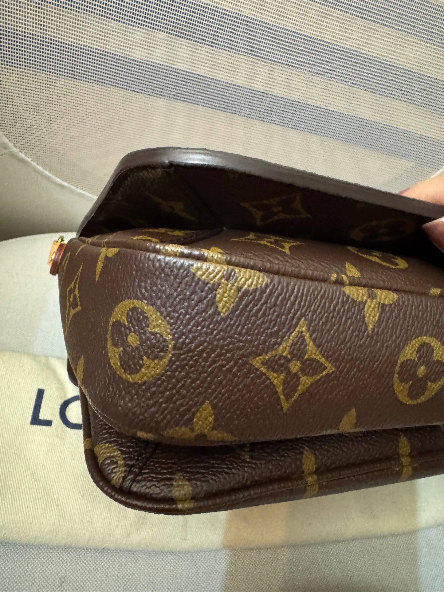 2205710-143054 Louis Vuitton Pochette Metis Monogram Bag ( FO4220)Made in Italy Comes with box , dustbag and the certificate