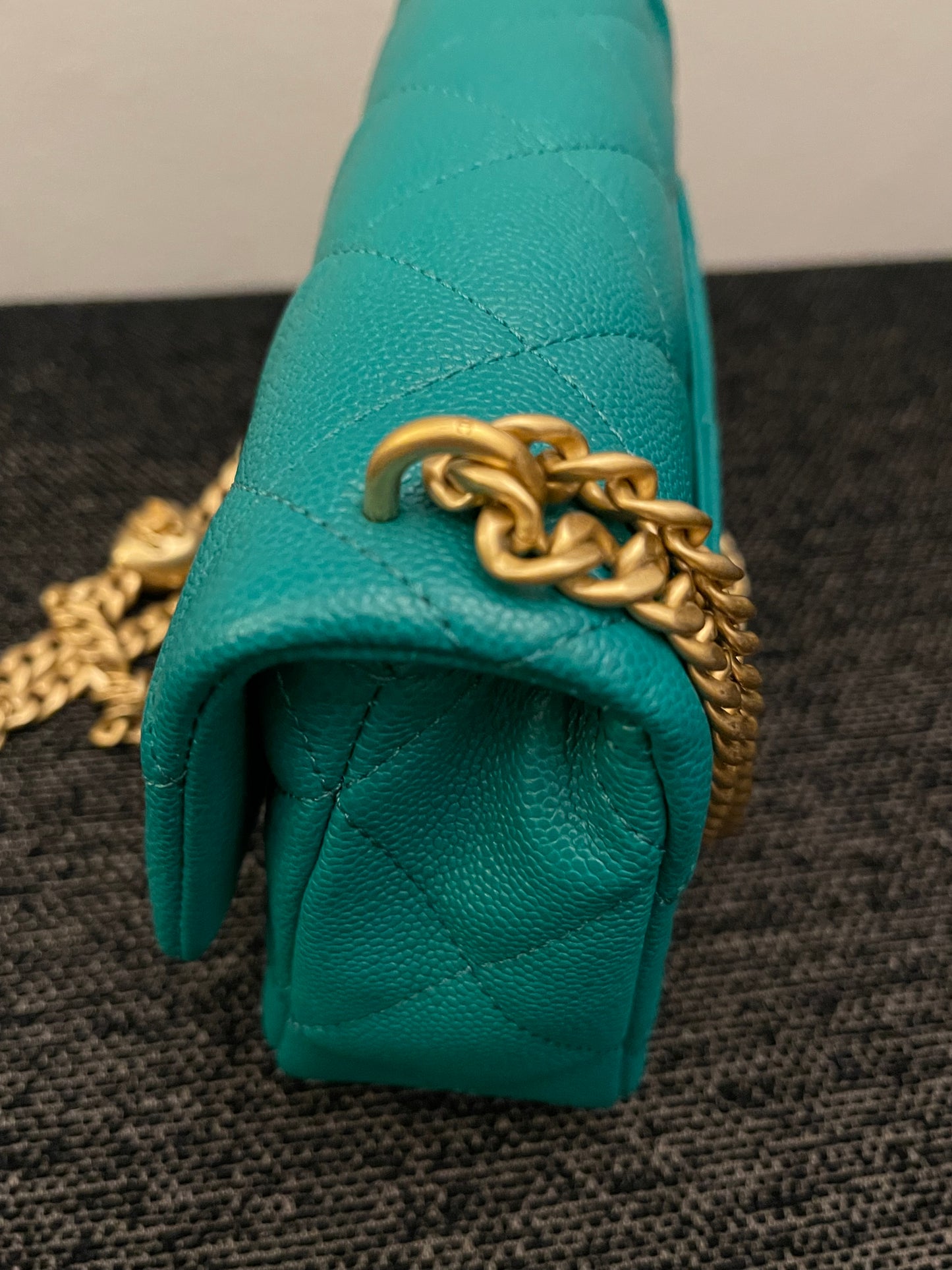 Chanel
Mini Quilted Grren Caviar Sweetheart Gold Hardware Flap Crossbody Bag