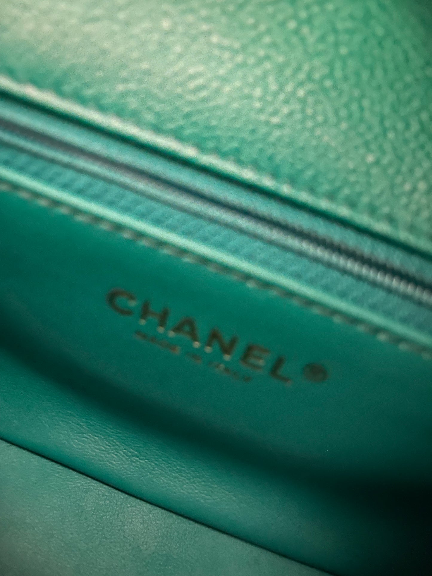 Chanel
Mini Quilted Grren Caviar Sweetheart Gold Hardware Flap Crossbody Bag