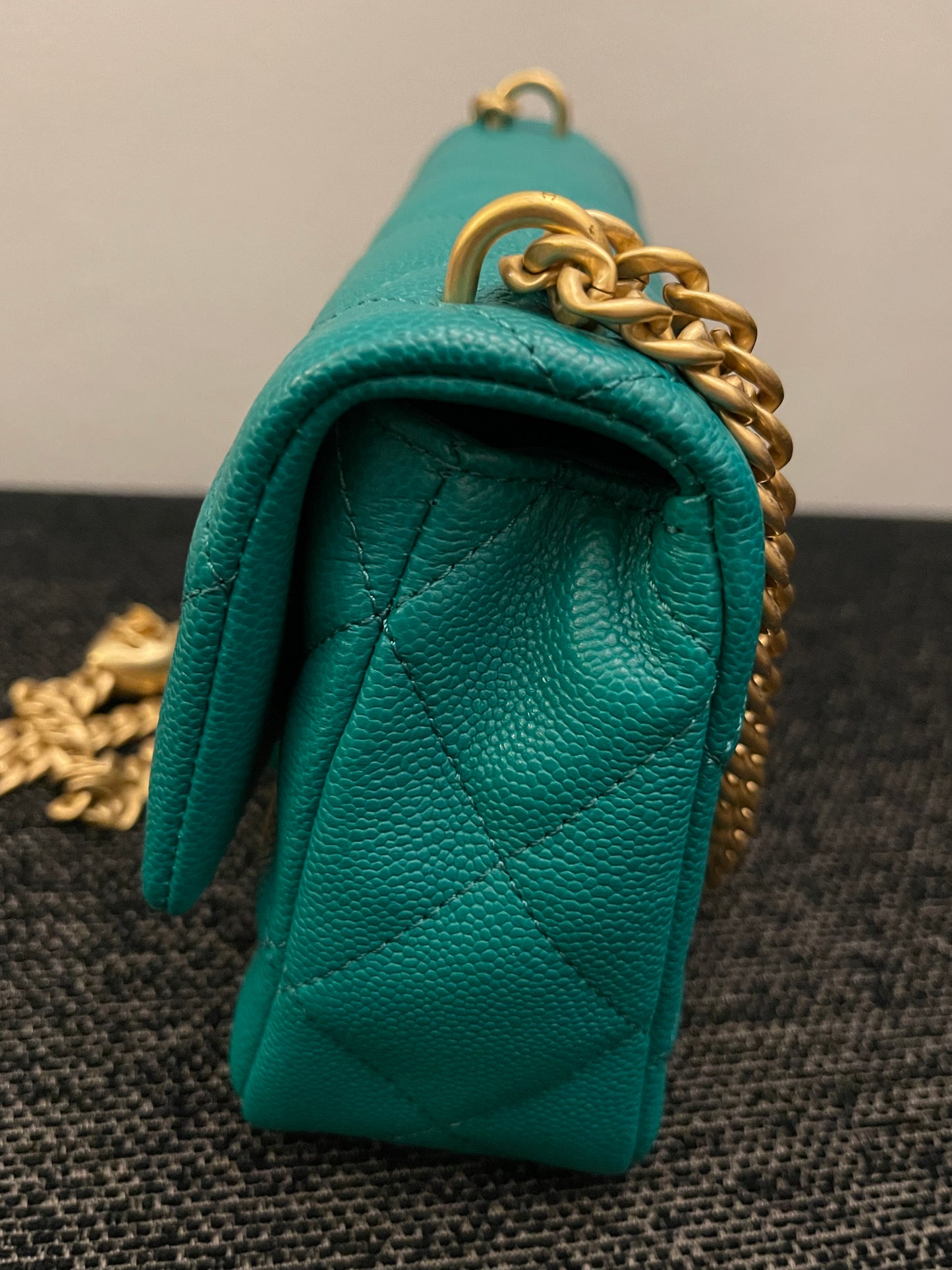 Chanel
Mini Quilted Grren Caviar Sweetheart Gold Hardware Flap Crossbody Bag