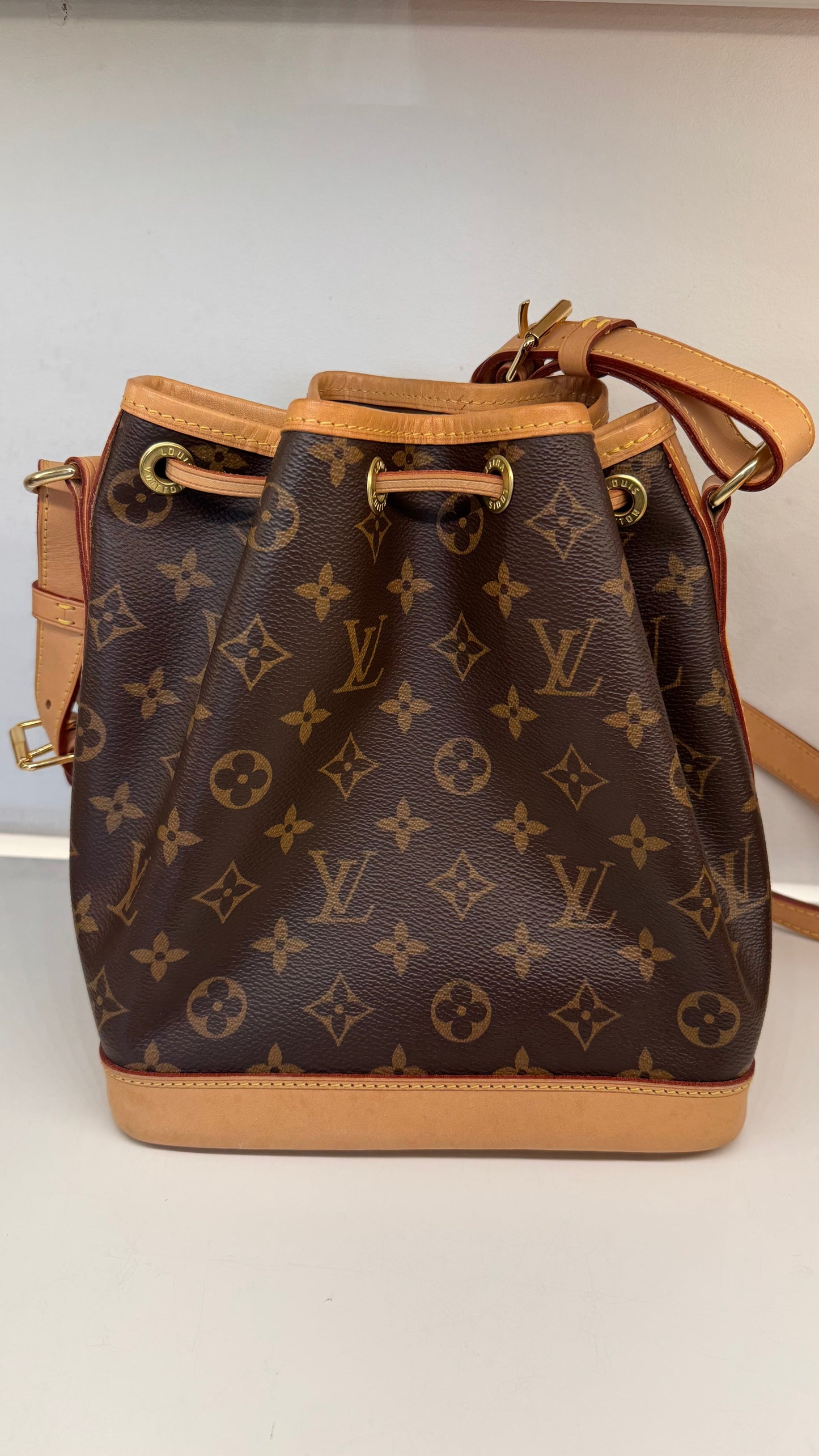 2105710-143111 Louis Vuitton Noe BB Monogram Bag ( Microchip)