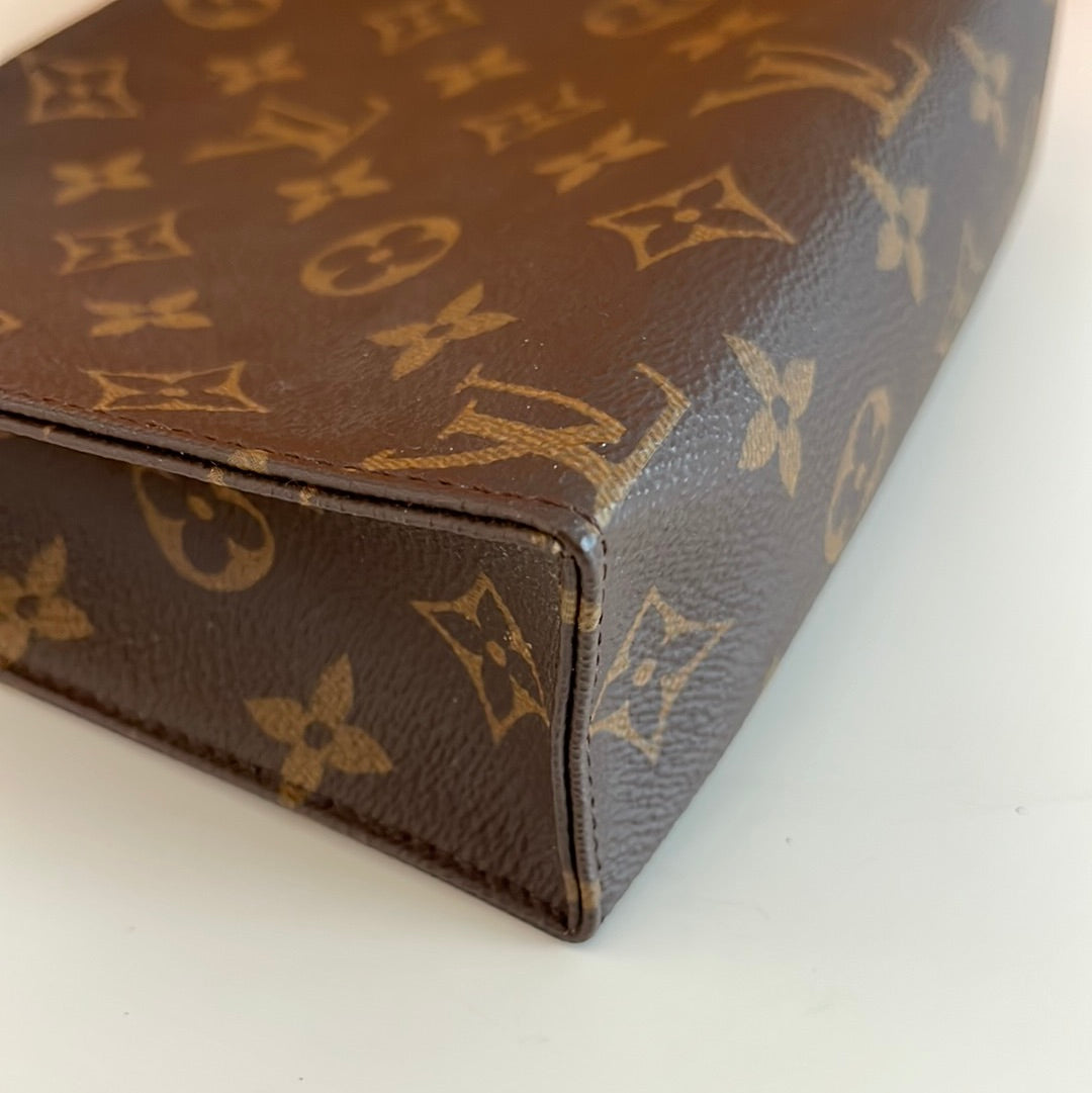 Louis Vuitton Toiletry 19 Monogram Pouch