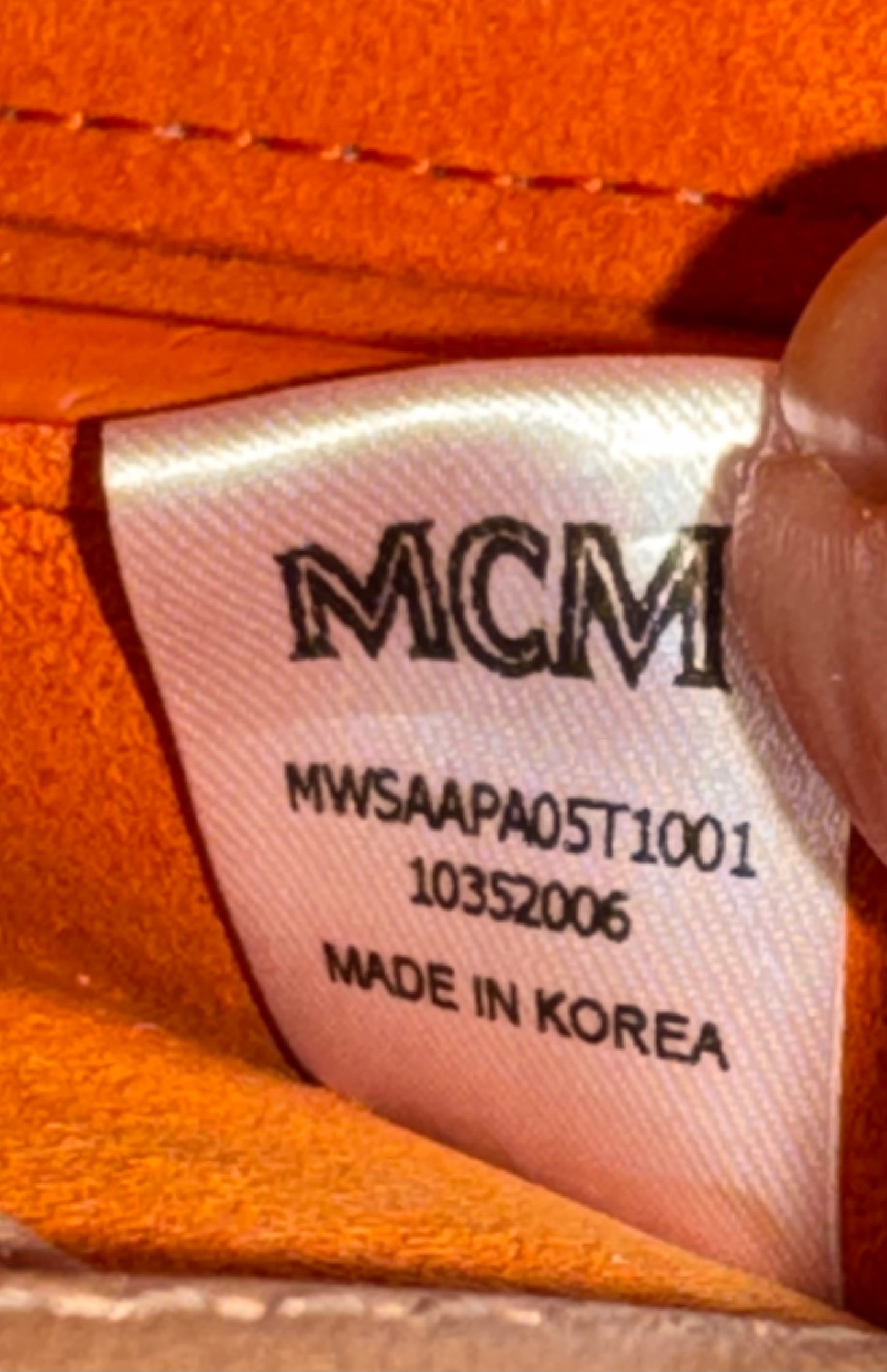 110580588 MCM Metalic Visetos Patricia Studs Gold (MWSAAPA05T1001 10352006) Made in Korea