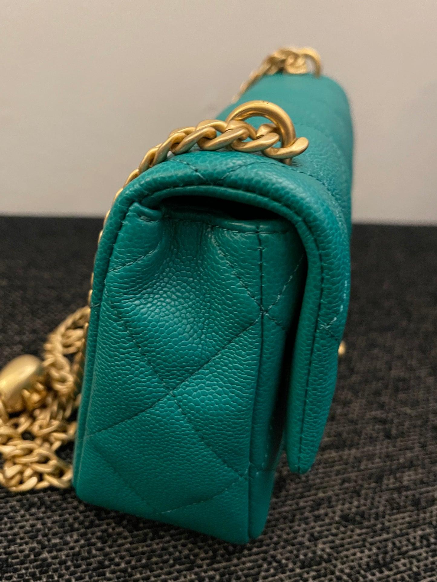 Chanel
Mini Quilted Grren Caviar Sweetheart Gold Hardware Flap Crossbody Bag