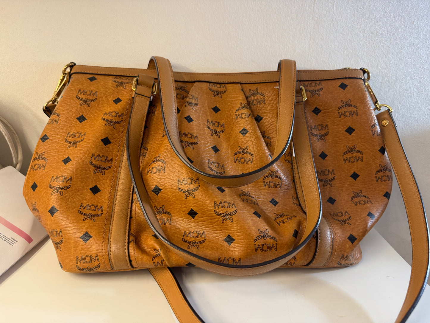 110580361 MCM shoulder bag visetos cognac zip tote with adjustable strap ( L8231 / MWP0AVI18CO001 10011308)