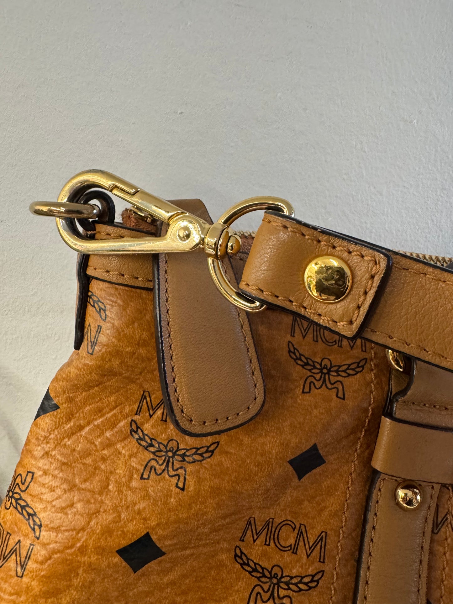 110580361 MCM shoulder bag visetos cognac zip tote with adjustable strap ( L8231 / MWP0AVI18CO001 10011308)