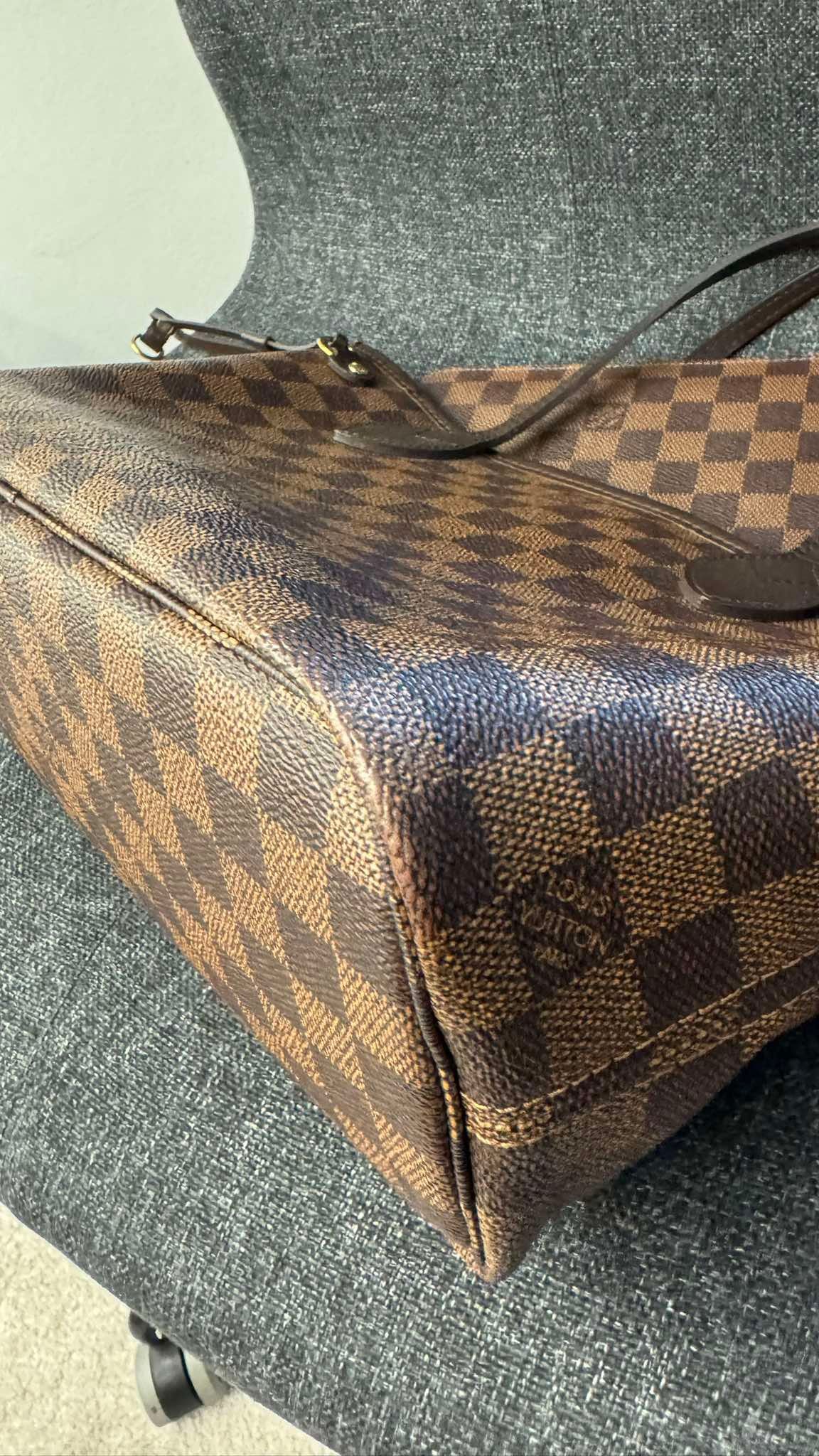 2205710-143175
Louis Vuitton Neverfull PM  Damier Ebene With Clutch Made in France (AR0127, AR3146)