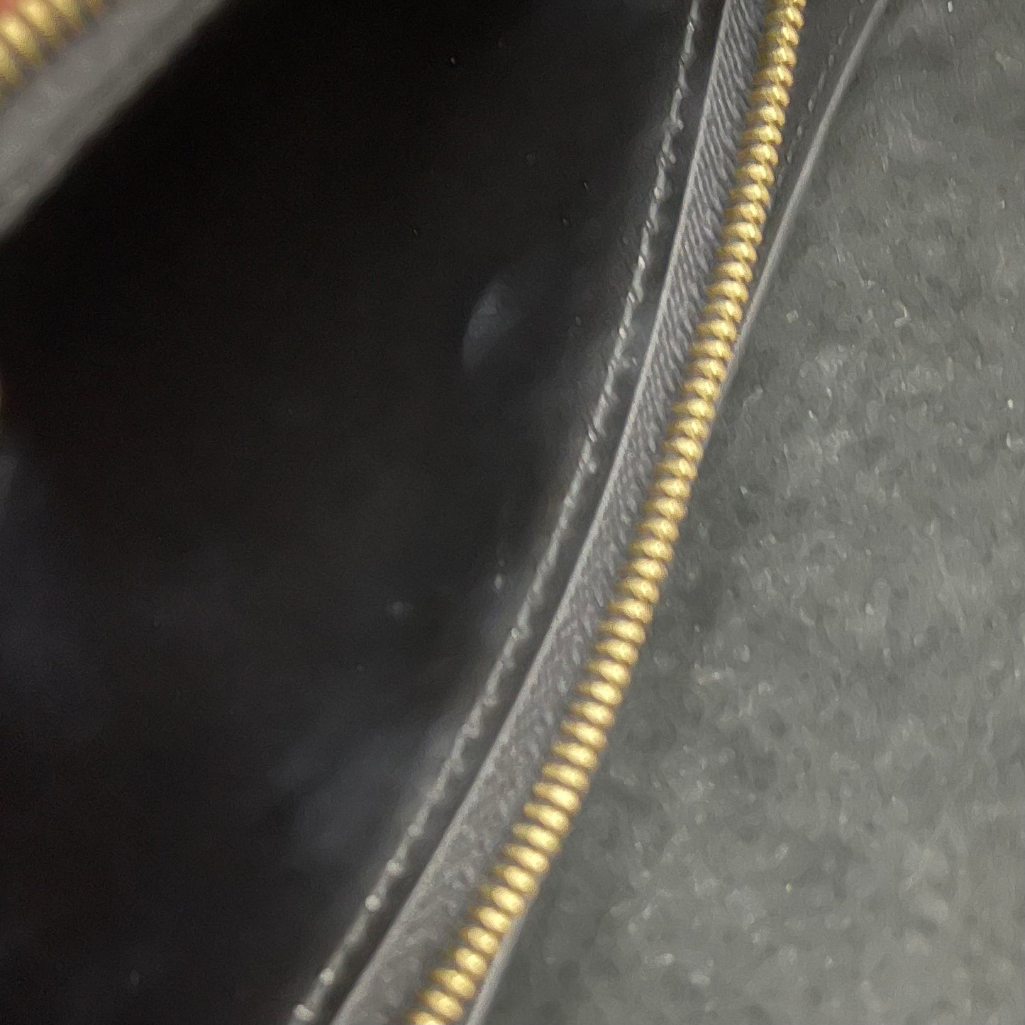 ￼LOUIS VUITTON VAVIN CHAIN WALLET BAG