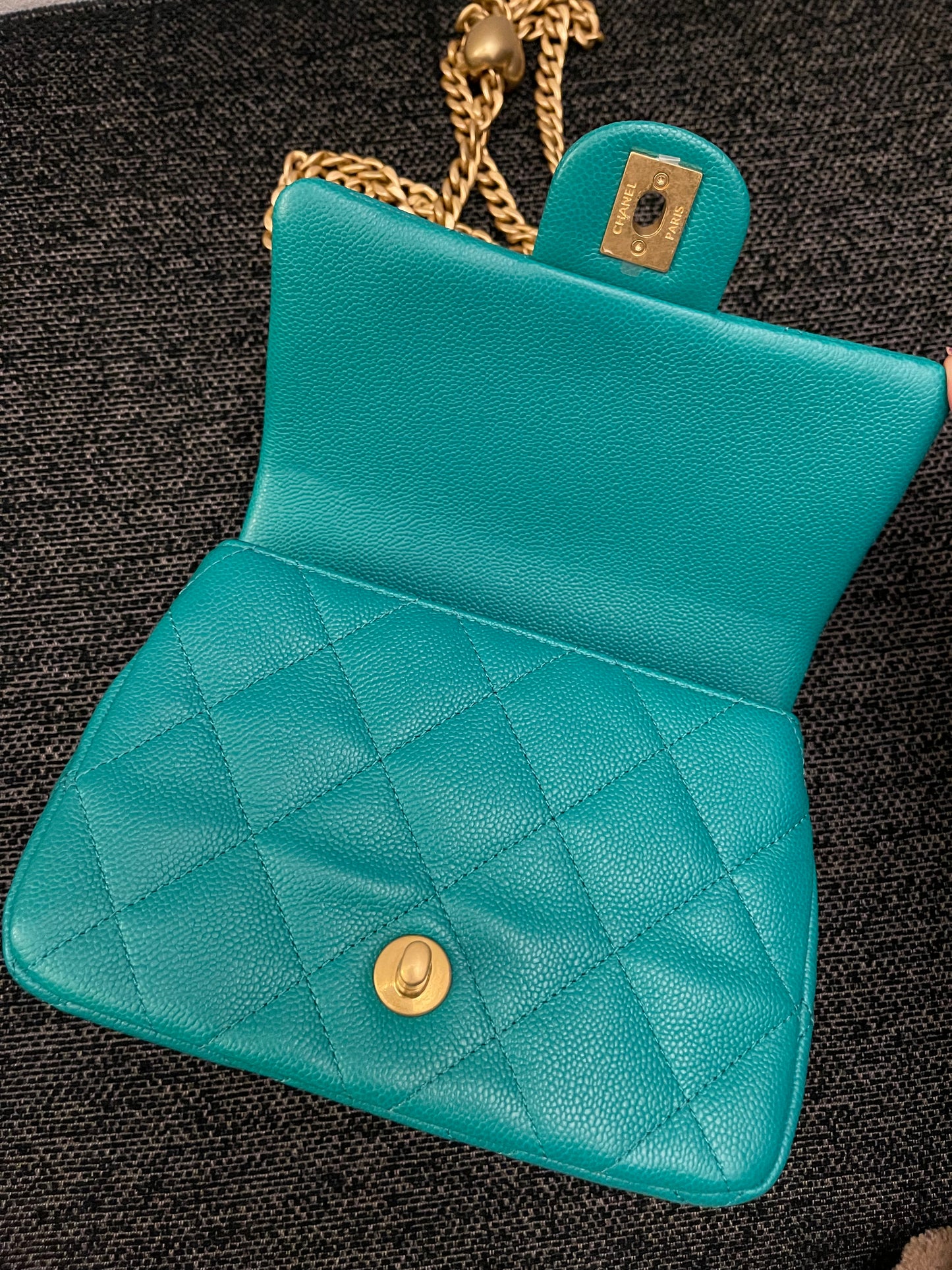 Chanel
Mini Quilted Grren Caviar Sweetheart Gold Hardware Flap Crossbody Bag