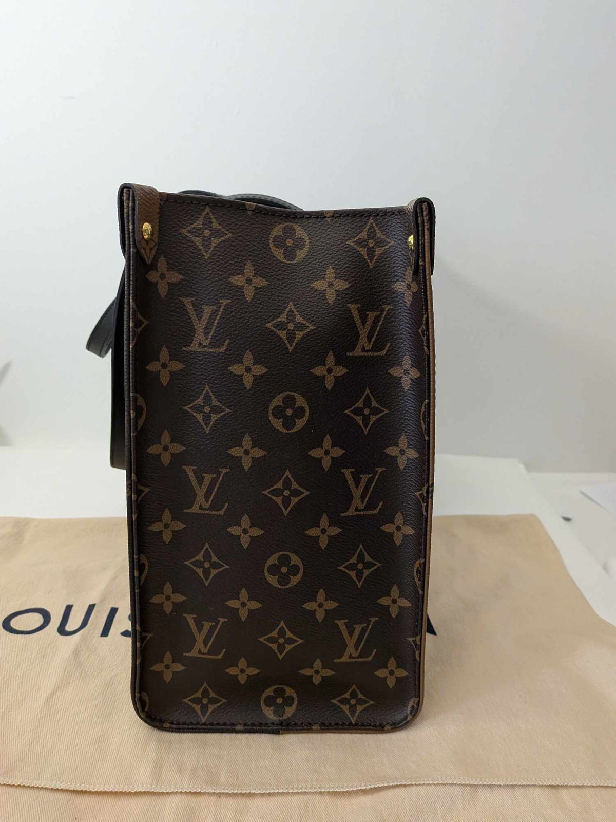 2205710-1432186 Louis Vuitton Onthego MM Monogram Reverse (Microchip)
