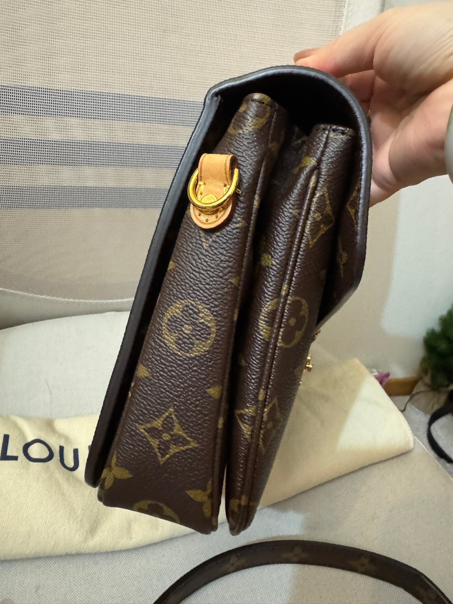 2205710-143054 Louis Vuitton Pochette Metis Monogram Bag ( FO4220)Made in Italy Comes with box , dustbag and the certificate