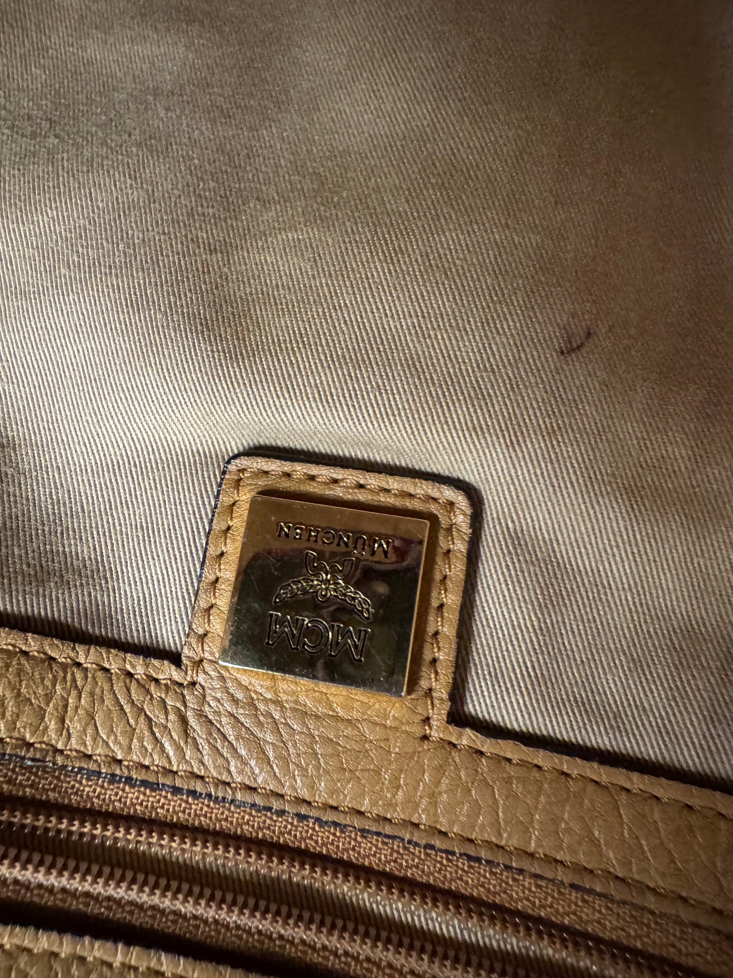 110580361 MCM shoulder bag visetos cognac zip tote with adjustable strap ( L8231 / MWP0AVI18CO001 10011308)