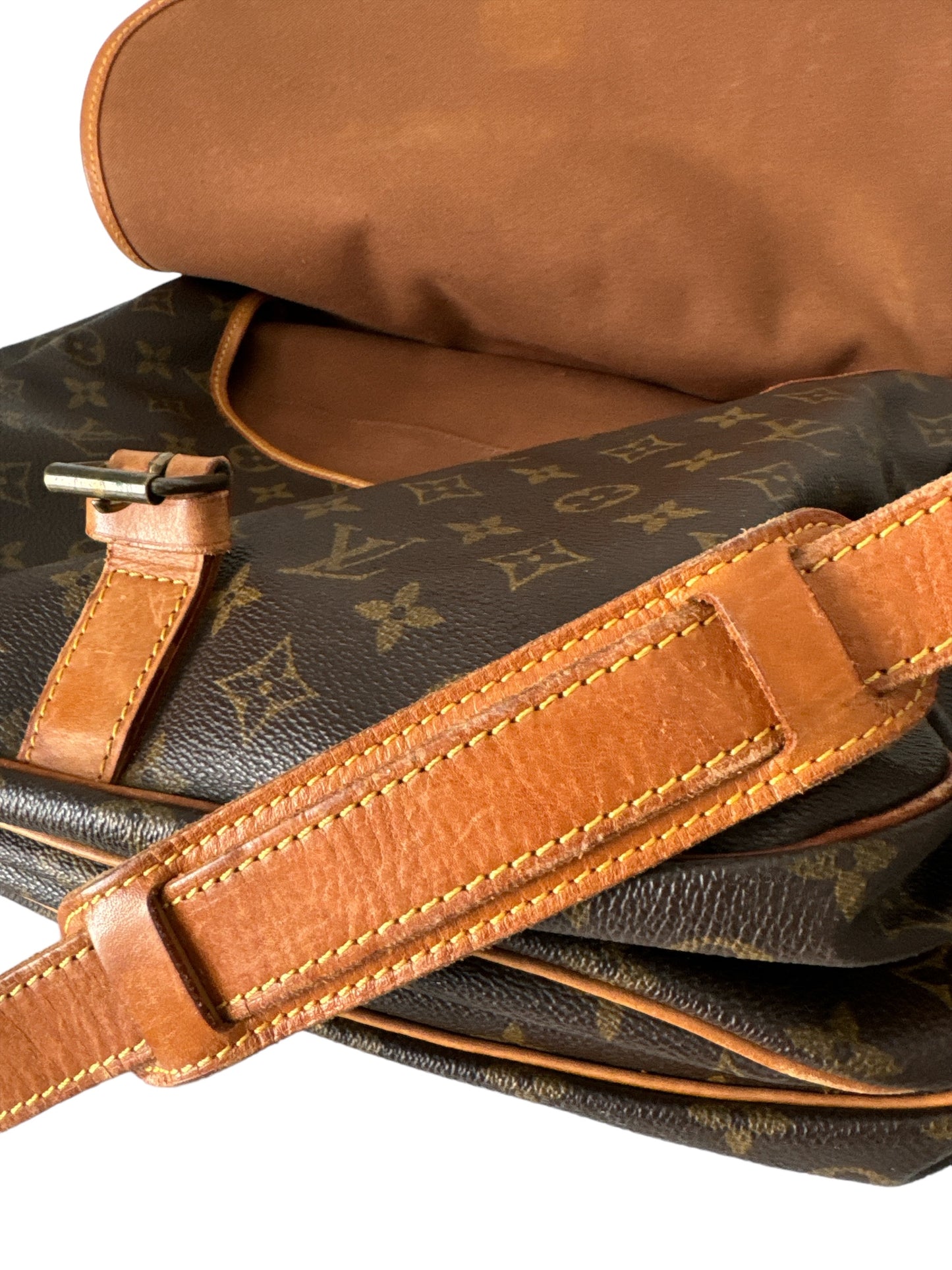 Louis Vuitton Samur 35 Monogram Canvas Crossbody Bag