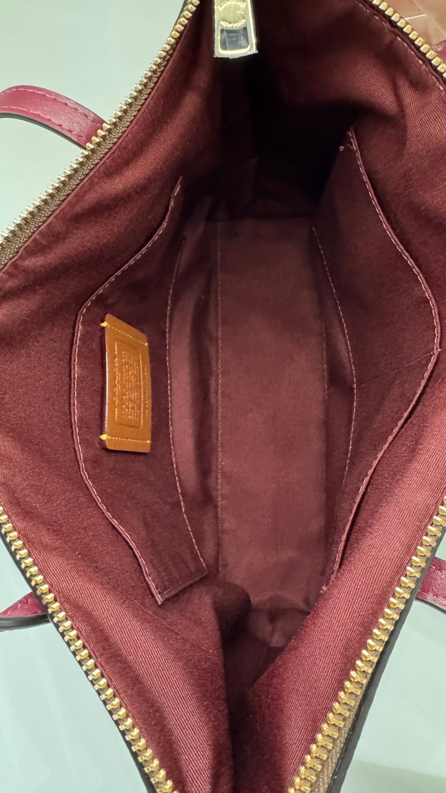 2205710-143141 Coach Fiona CC Signature Tan/ Black Cherry (NoJ2480-CX587)