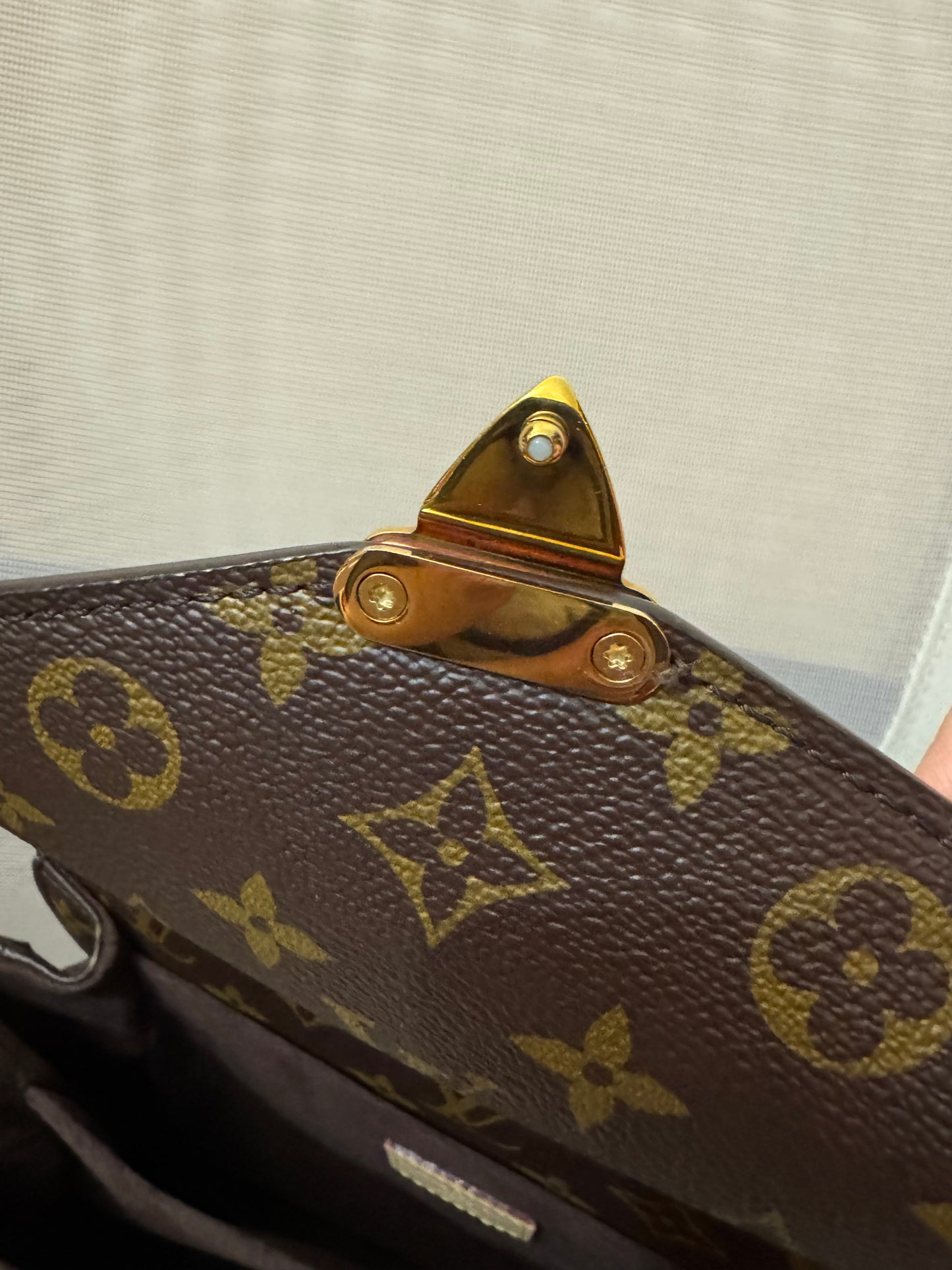 2205710-143054 Louis Vuitton Pochette Metis Monogram Bag ( FO4220)Made in Italy Comes with box , dustbag and the certificate