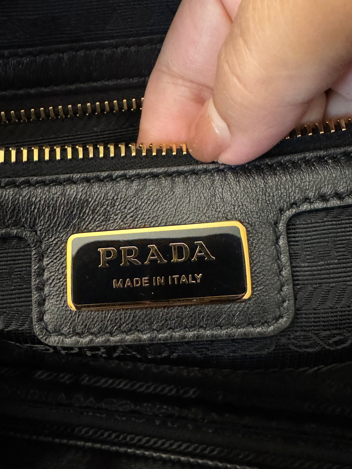 2205710-1432170  Prada Re-Edition 1978 Black (7) Made in Italy