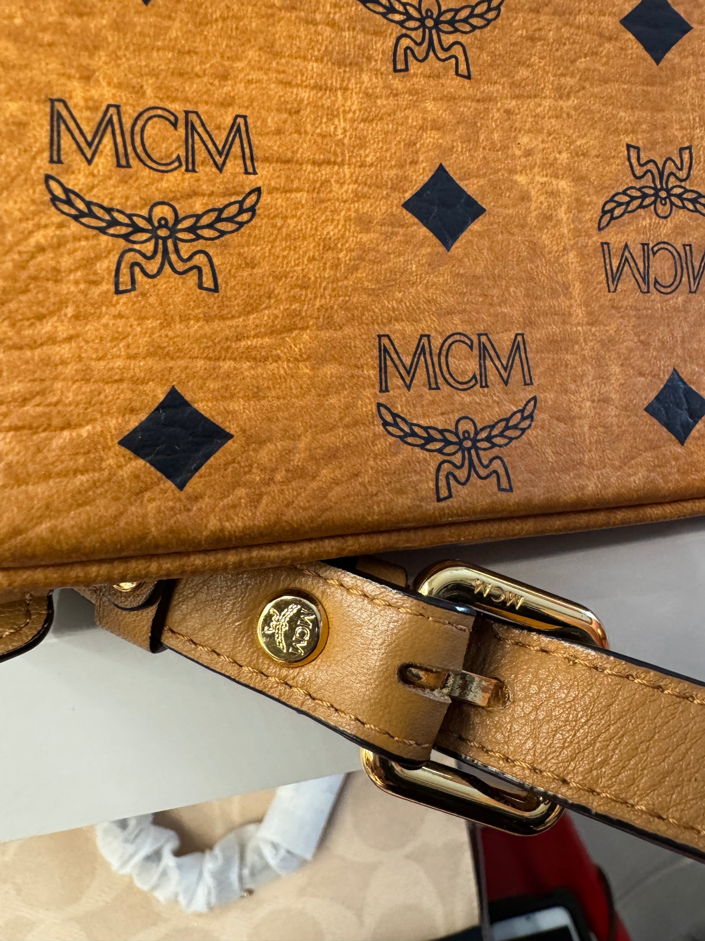 110580361 MCM shoulder bag visetos cognac zip tote with adjustable strap ( L8231 / MWP0AVI18CO001 10011308)