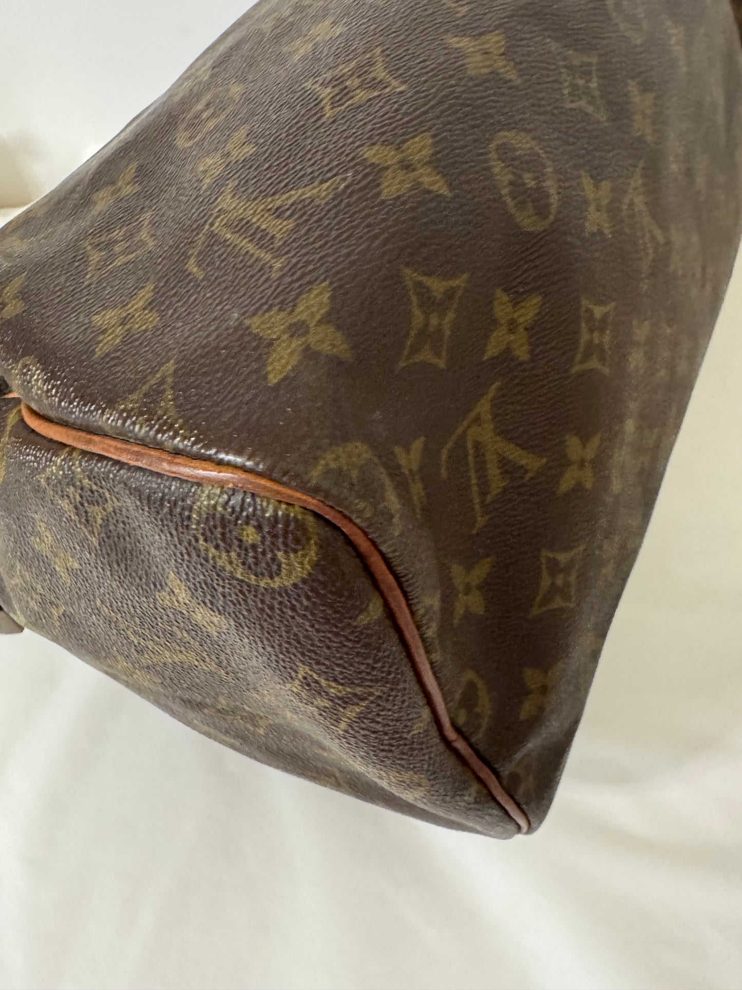 PA4896 Louis vuitton speedy 30 monogram bag Datecode : Unreadable