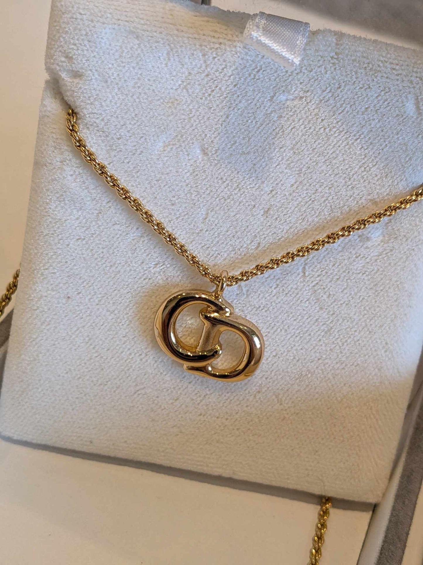 2205710-143049 Christian Dior CD Necklace Gold Hardware comes with case and the guarantee card