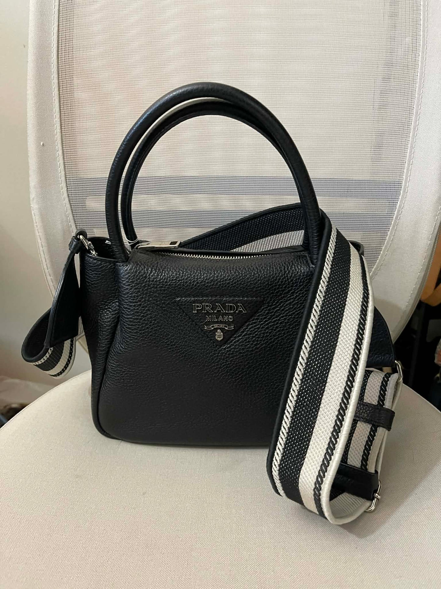 2205710-143070 Prada Flou small shoulder bag (180) Made in Italy comes with dustbag,booklet, straps and the certificate