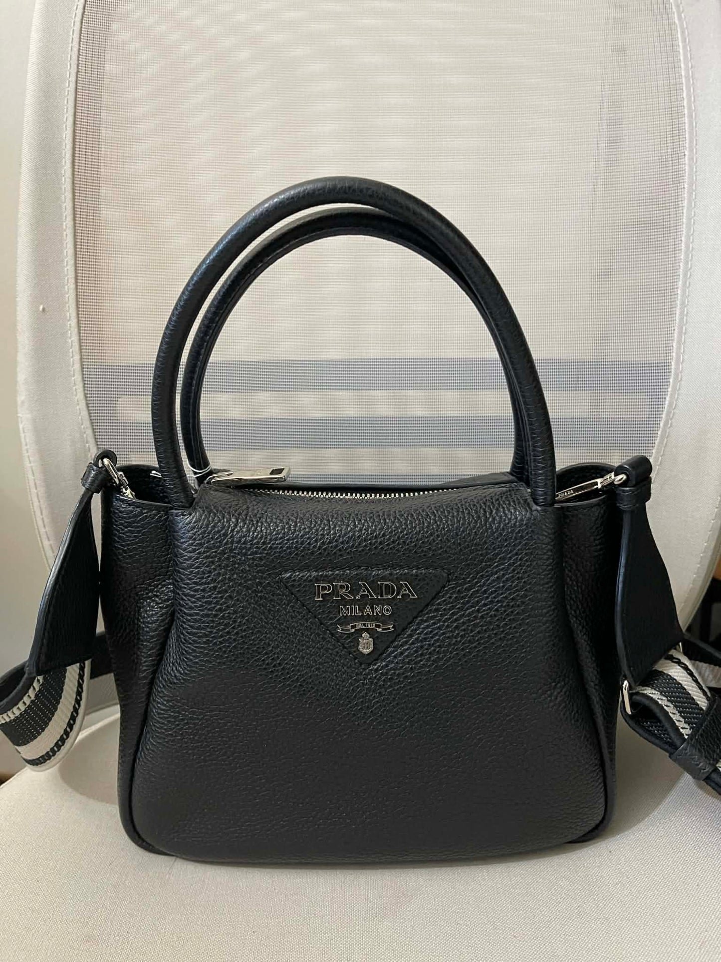 2205710-143070 Prada Flou small shoulder bag (180) Made in Italy comes with dustbag,booklet, straps and the certificate